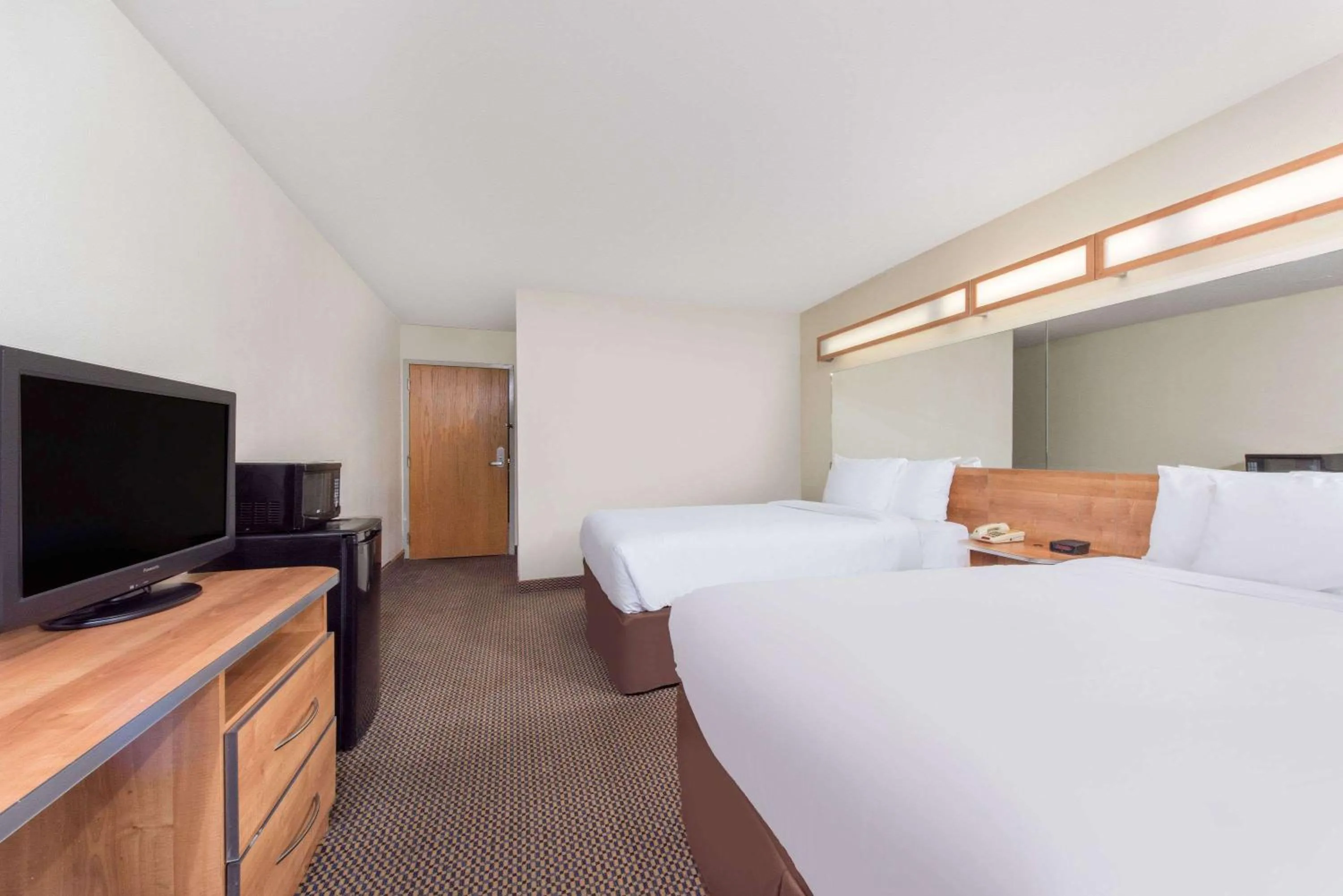 Photo of the whole room, Bed in Knights Inn Allentown