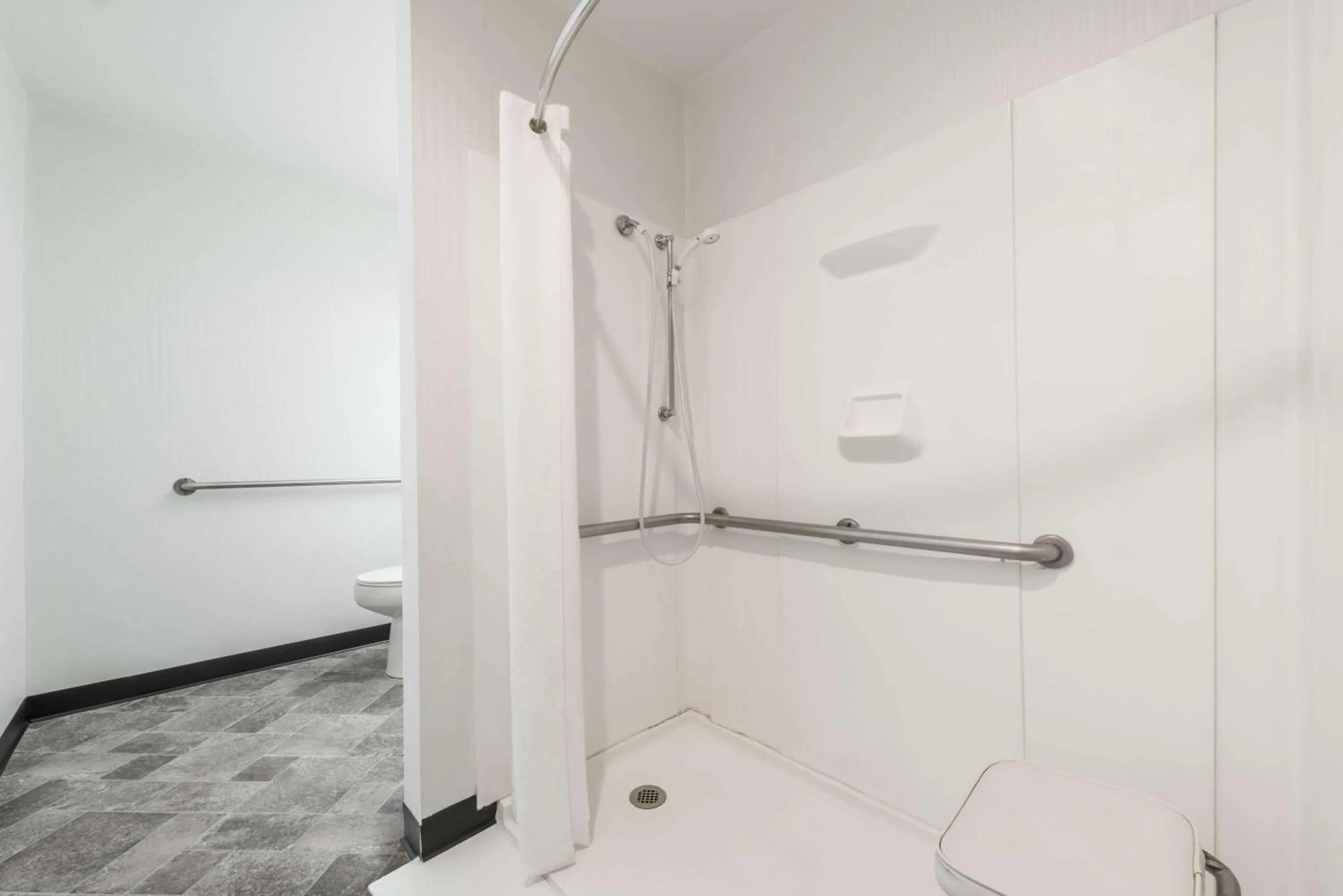 Photo of the whole room in Knights Inn Allentown