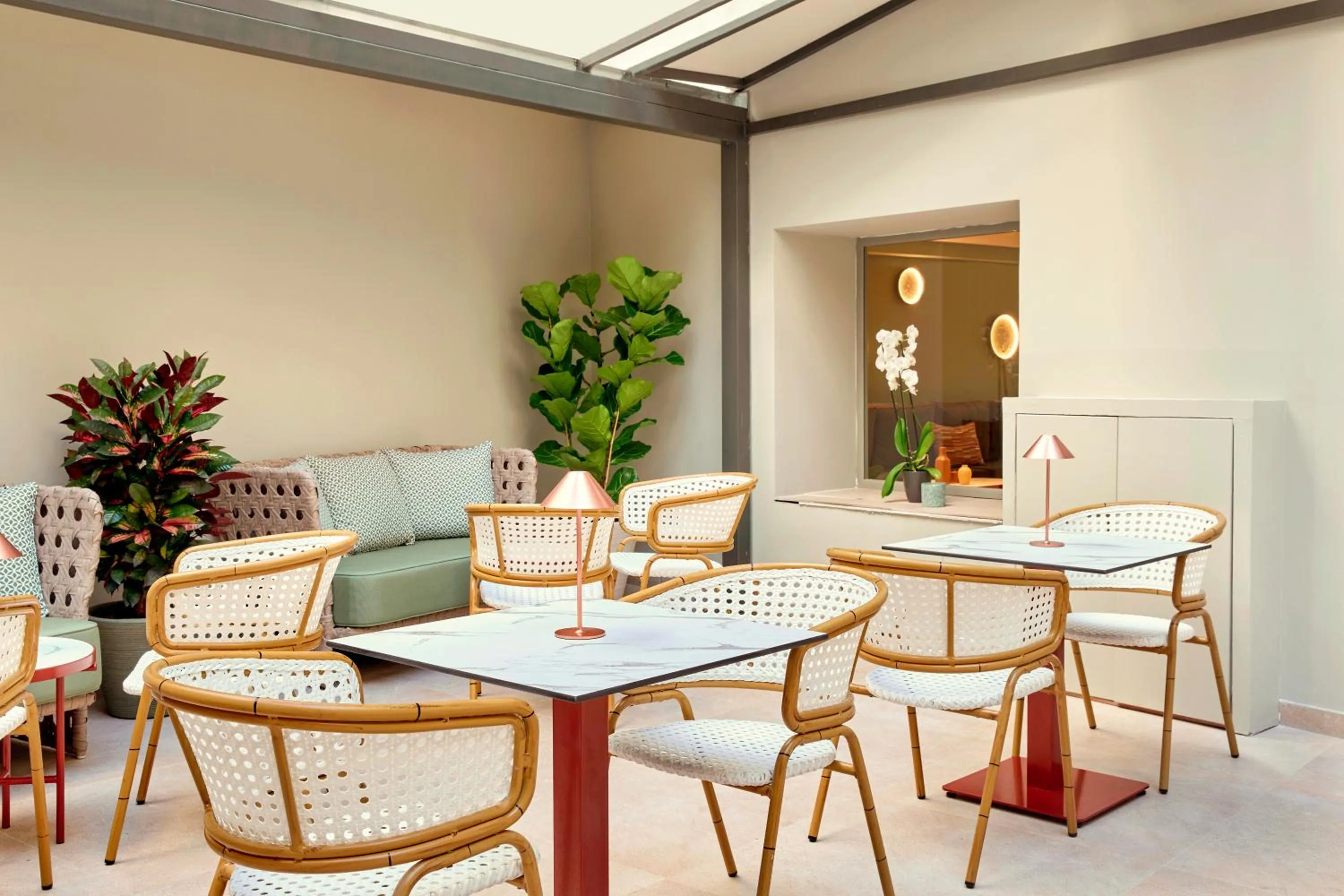 Lounge or bar in Zeus Essence Wyndham Athens Residence