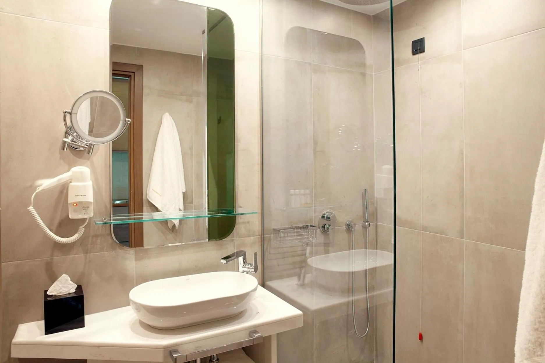 Bathroom in Zeus Essence Wyndham Athens Residence