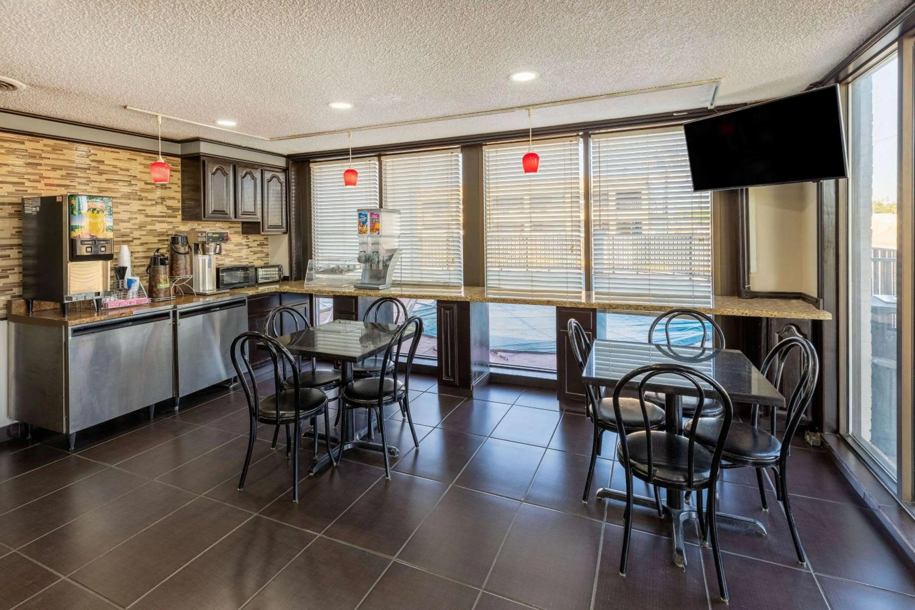 Breakfast in Super 8 by Wyndham Tulsa/Arpt/St Fairgrounds