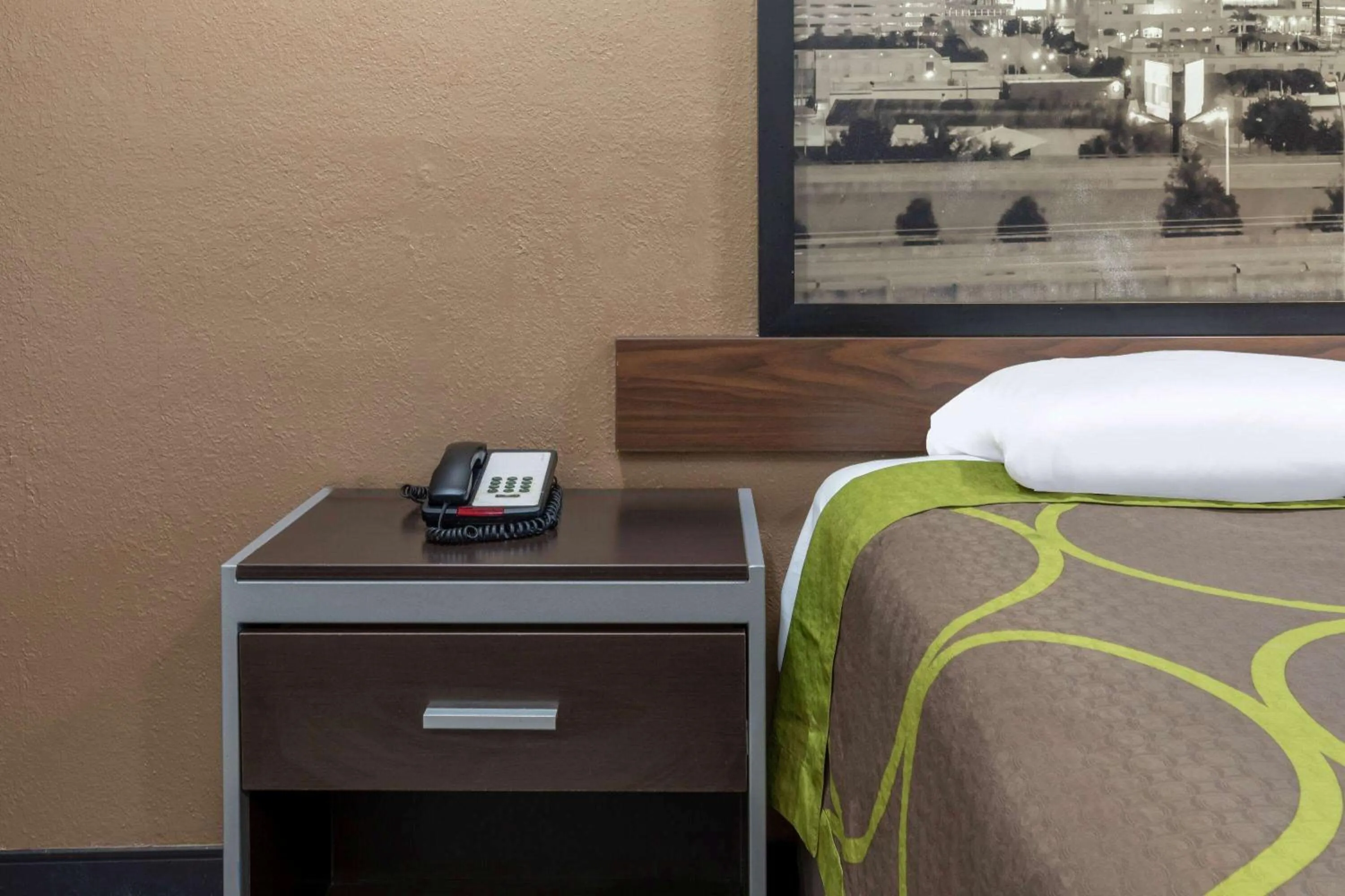 Photo of the whole room in Super 8 by Wyndham Tulsa/Arpt/St Fairgrounds