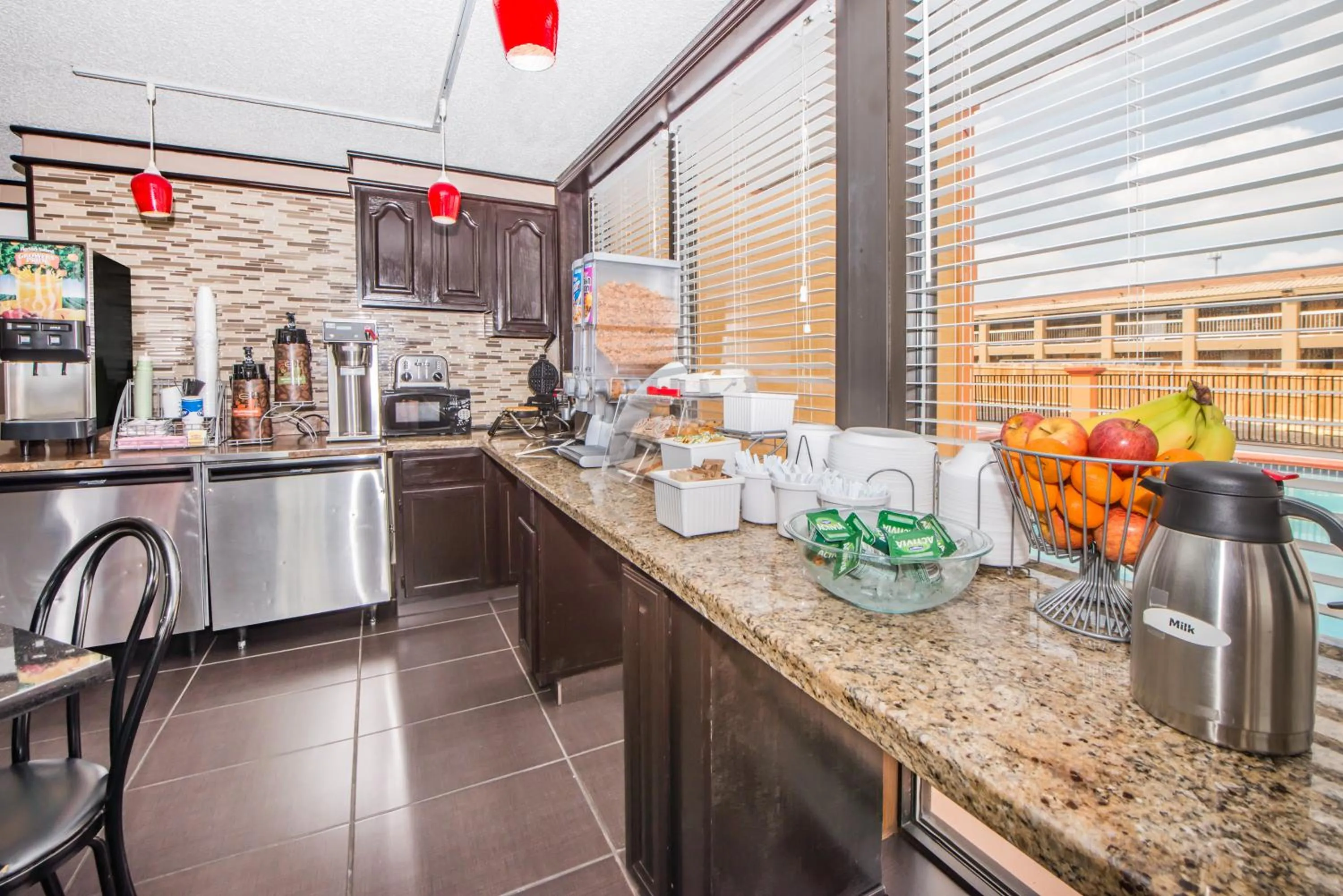 Food and drinks in Super 8 by Wyndham Tulsa/Arpt/St Fairgrounds