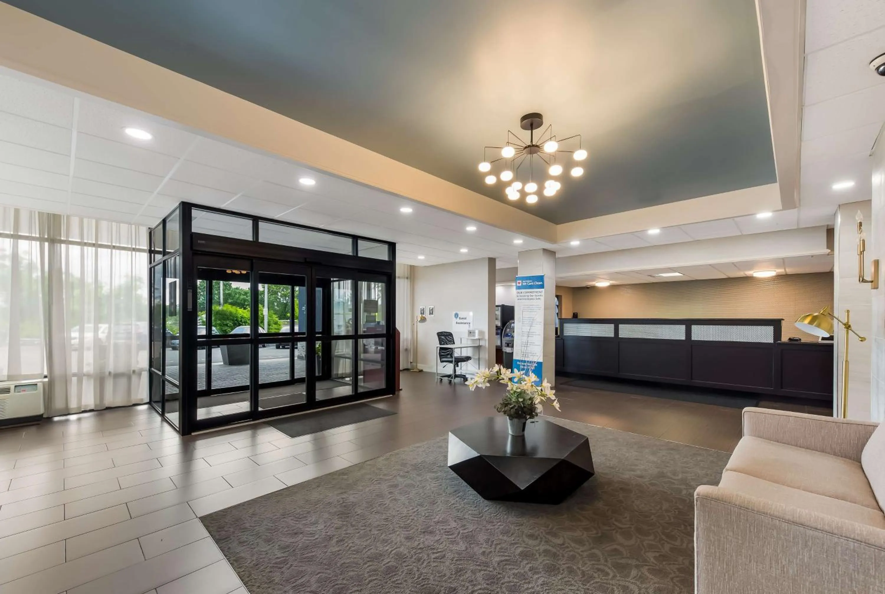 Lobby or reception in Best Western Executive Hotel New Haven-West Haven