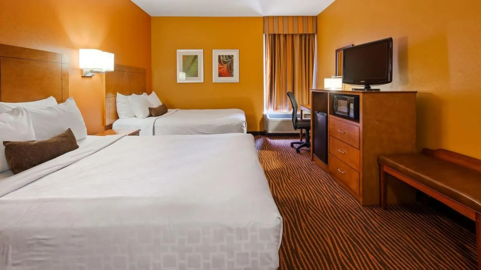 Photo of the whole room, Bed in Best Western Executive Hotel New Haven-West Haven