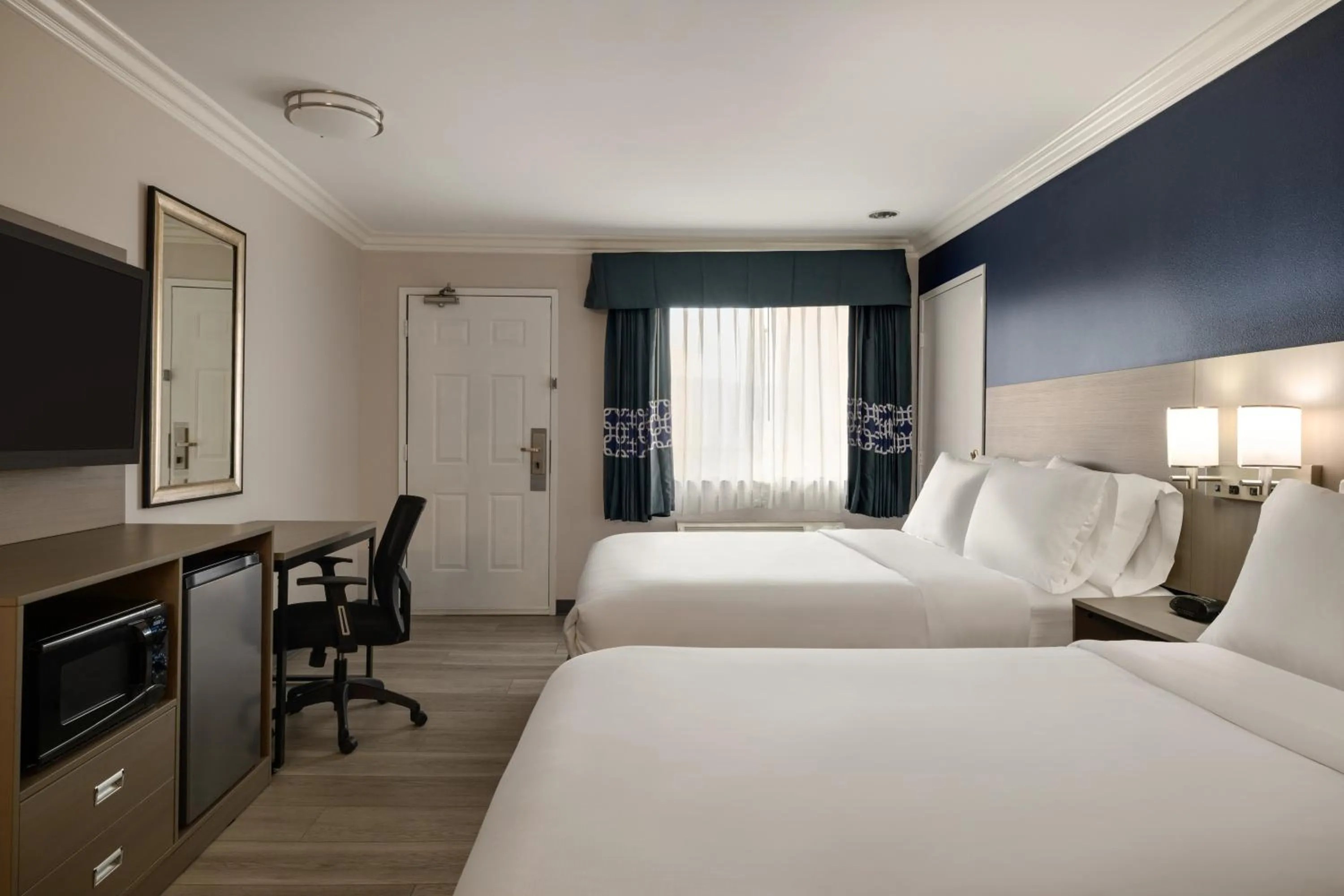 Bedroom, Bed in Quality Inn Lake Elsinore I-15