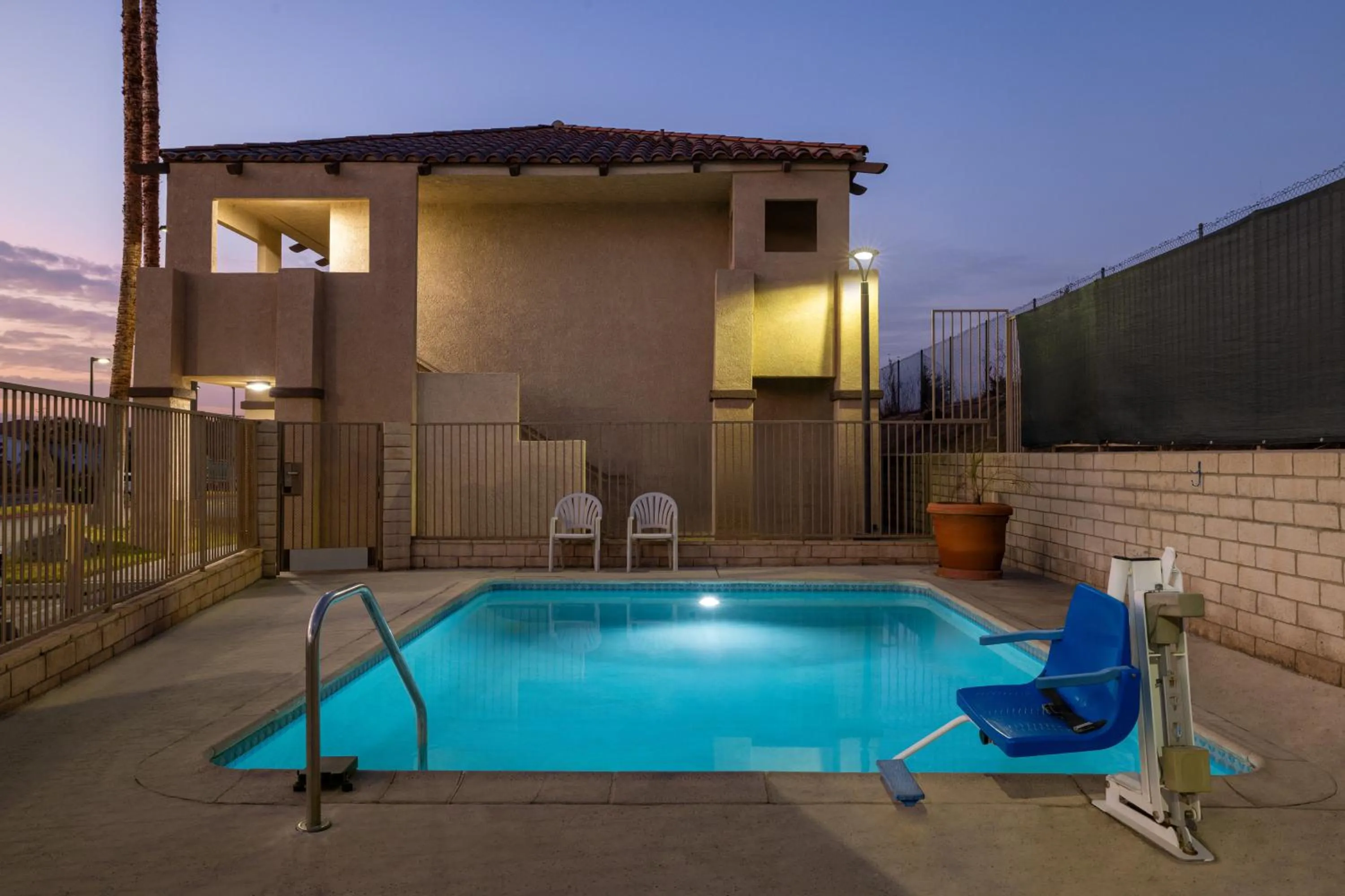 Swimming pool in Quality Inn Lake Elsinore I-15