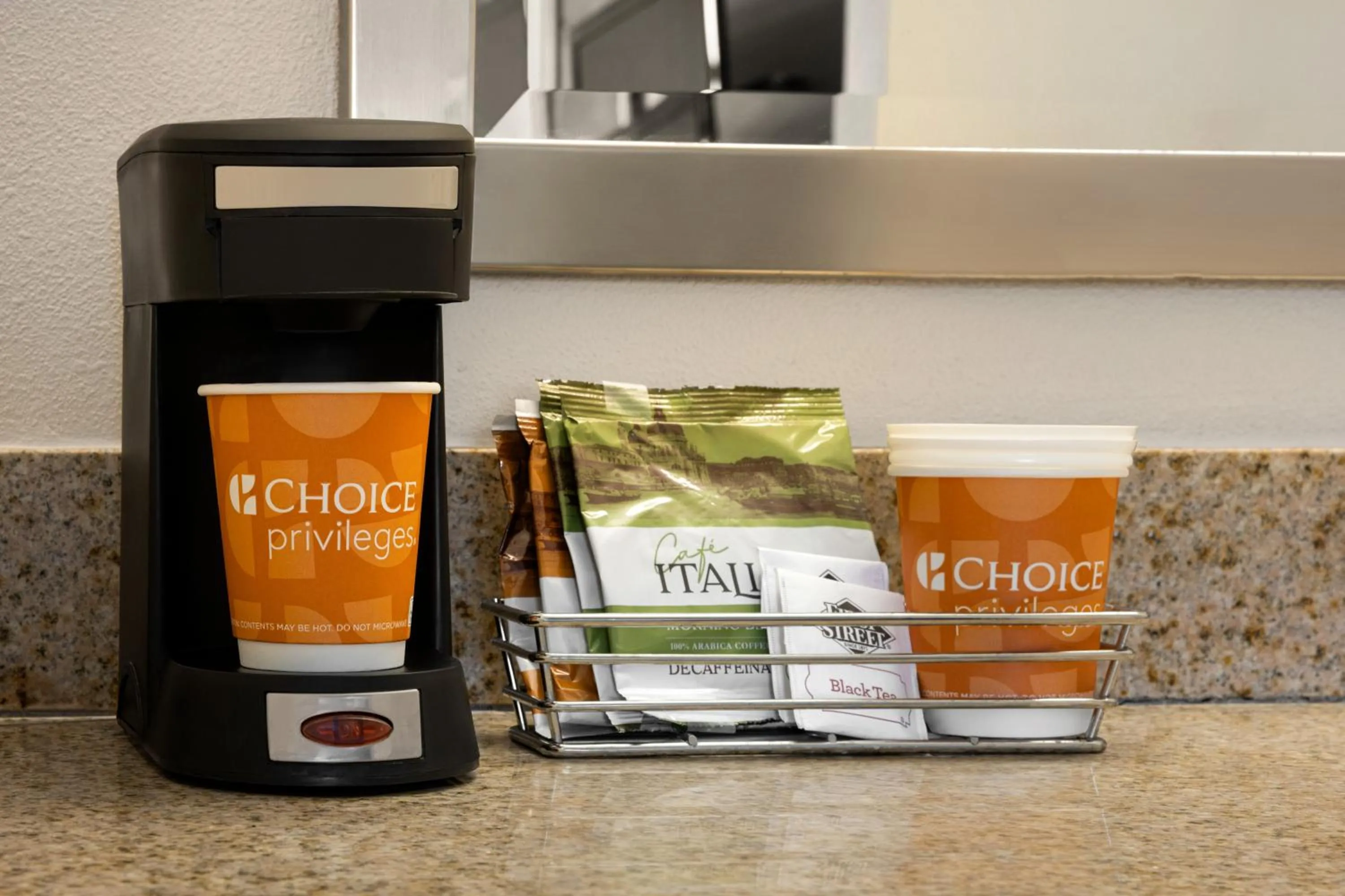 Coffee/tea facilities in Quality Inn Lake Elsinore I-15