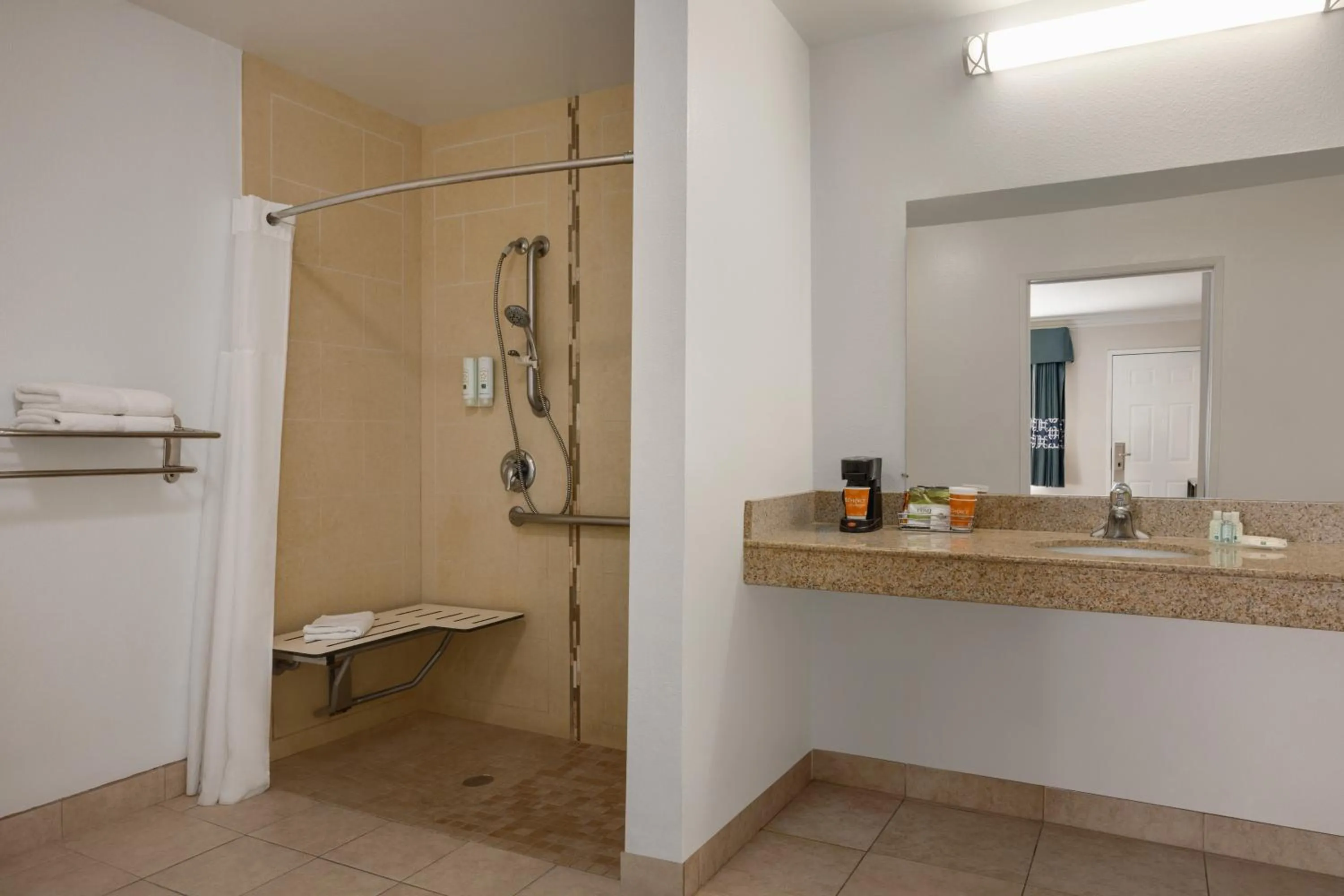 Bathroom in Quality Inn Lake Elsinore I-15