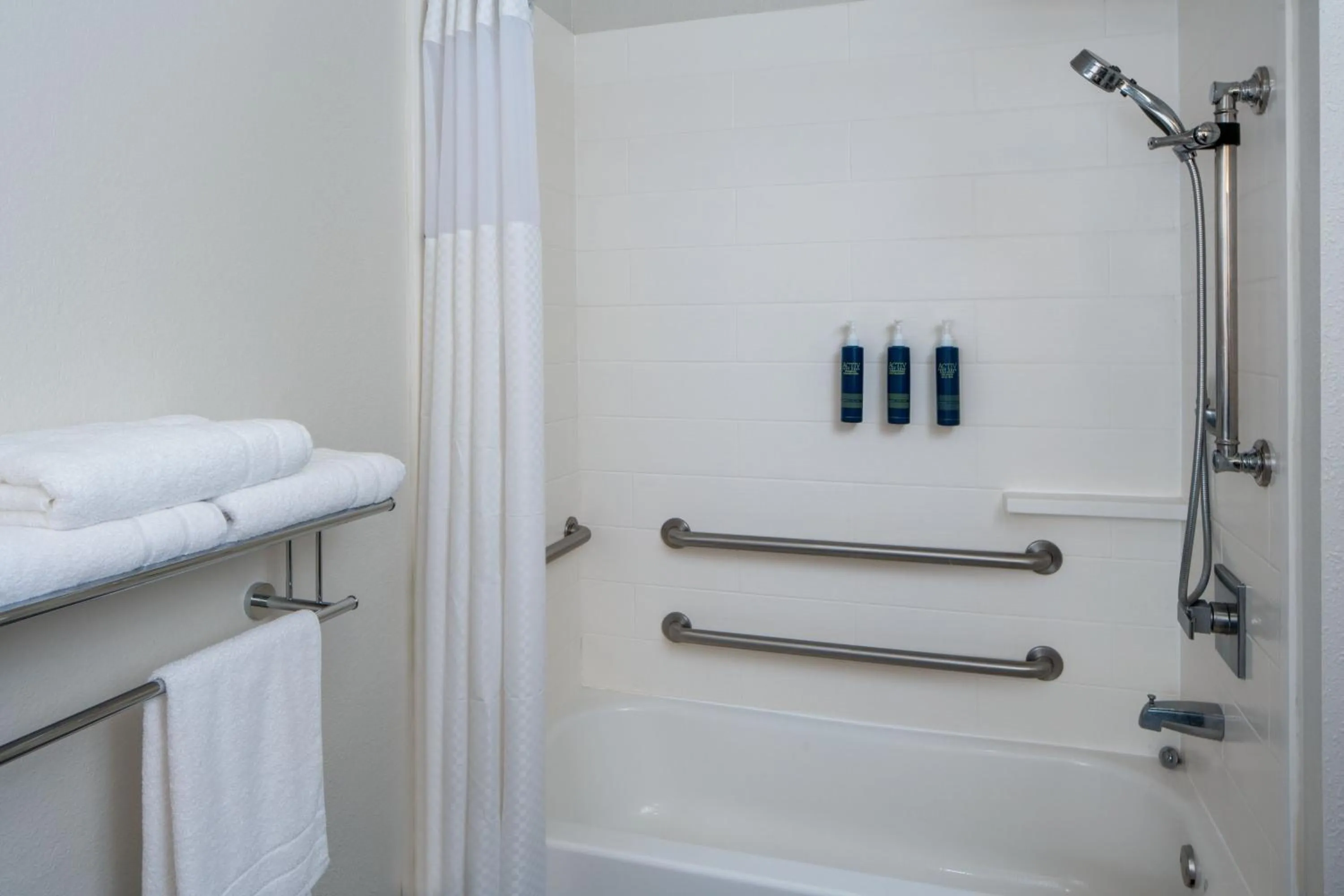 Bathroom in Avalon Hotel & Suites Alexandria