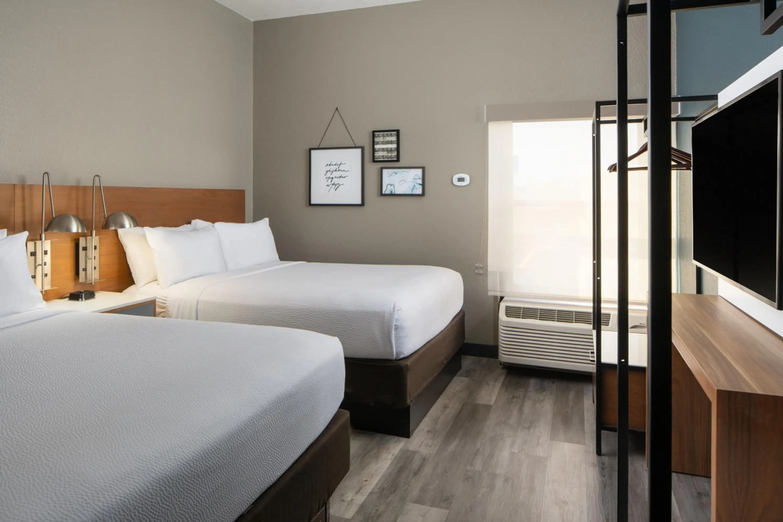 Photo of the whole room, Bed in Avalon Hotel & Suites Alexandria