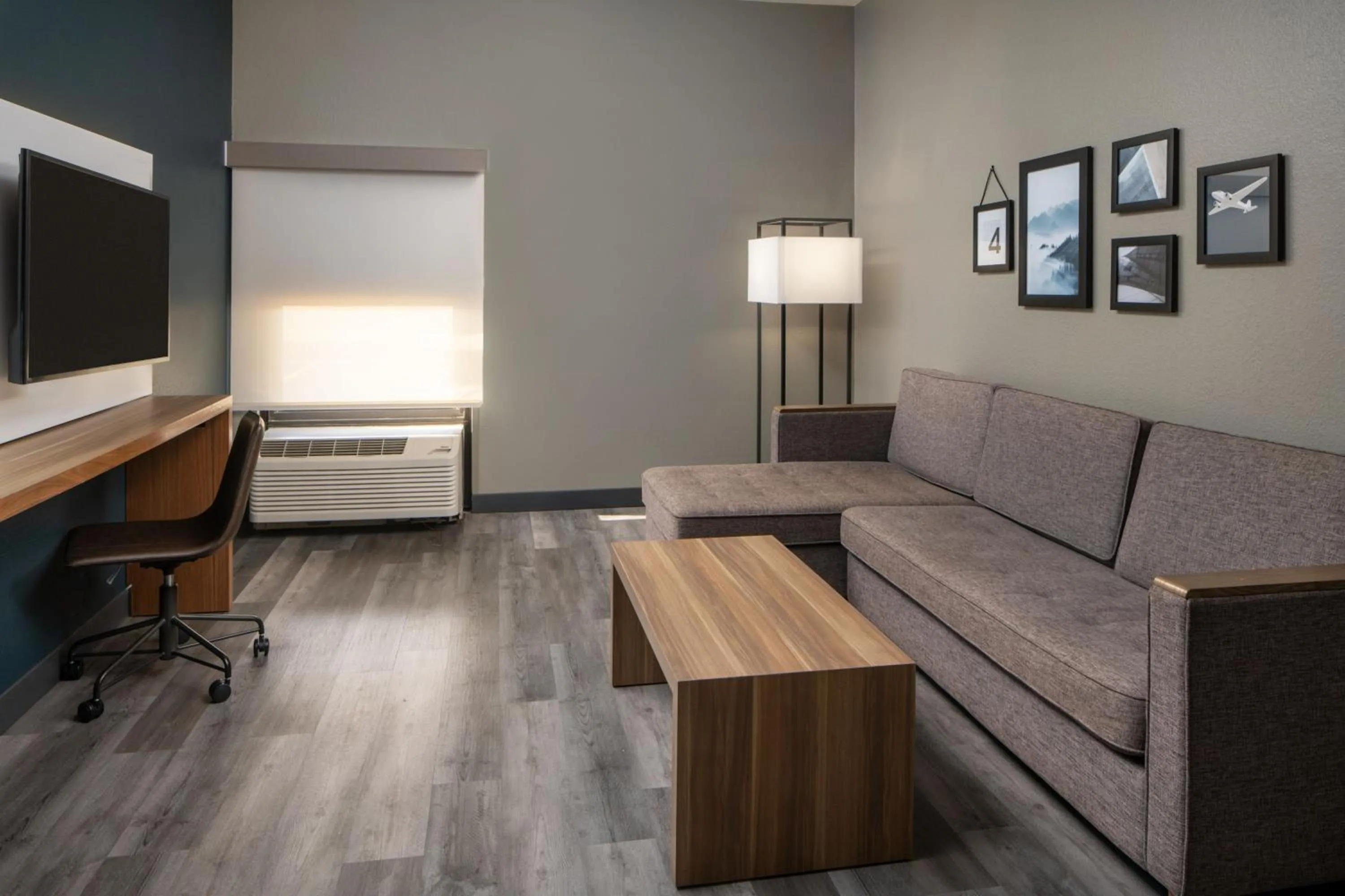 Living room in Avalon Hotel & Suites Alexandria