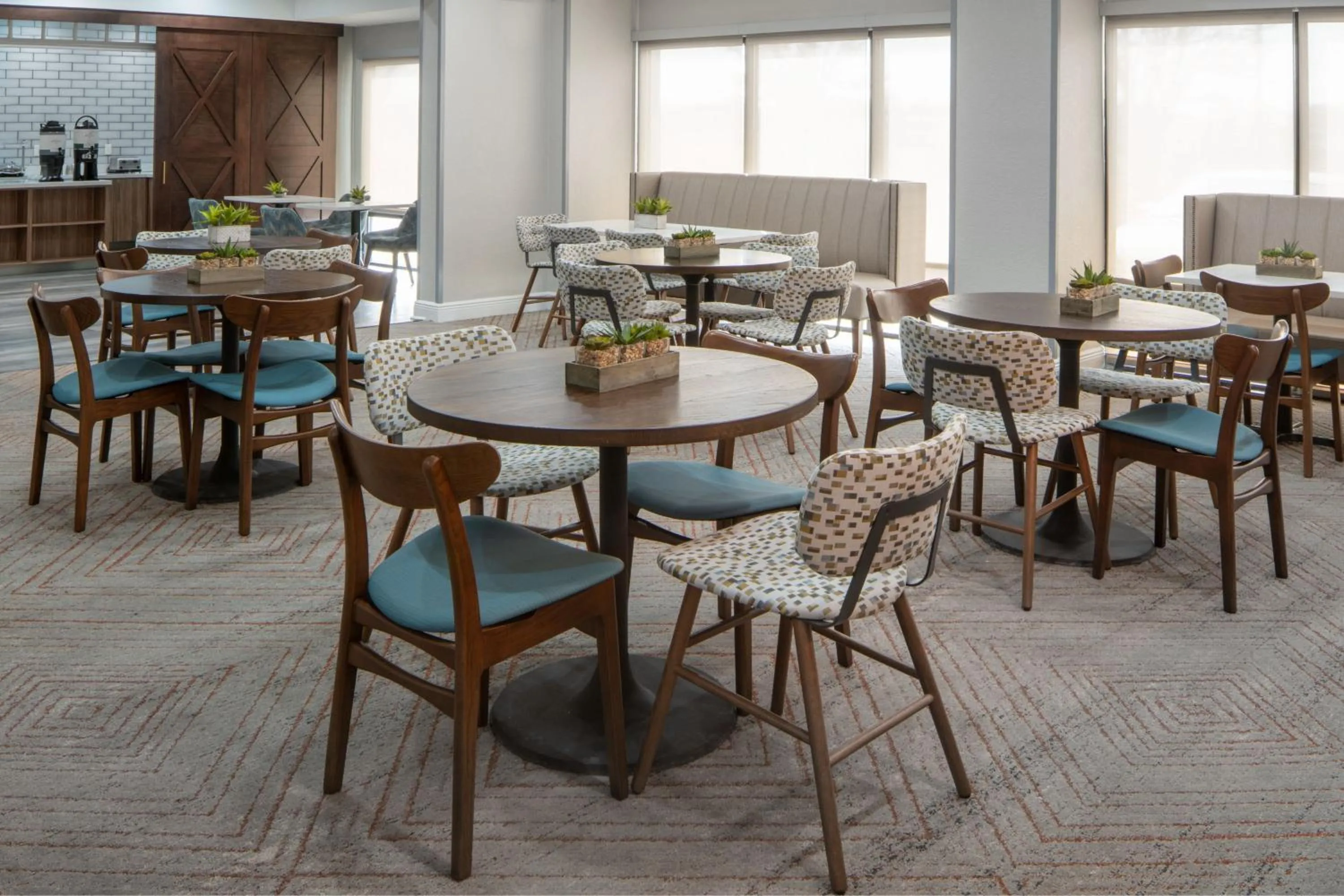 Breakfast in Avalon Hotel & Suites Alexandria