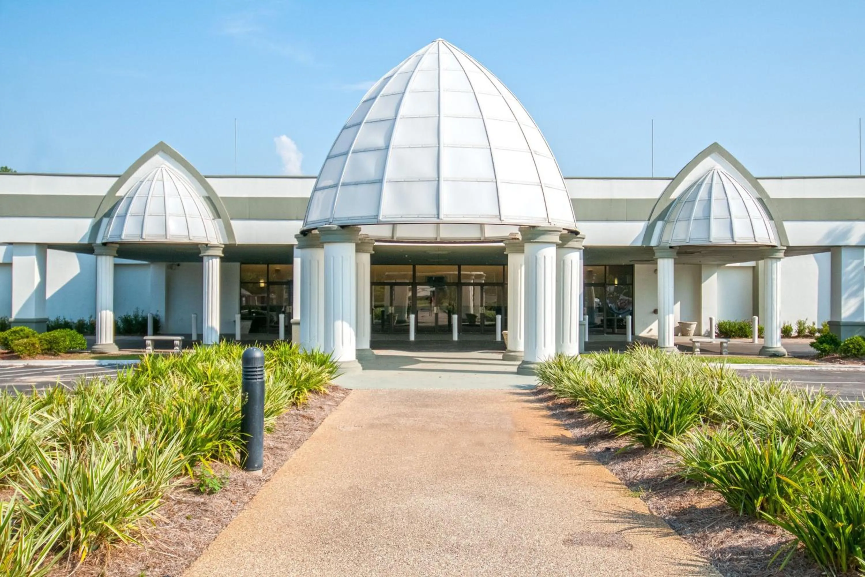 Property building in Avalon Hotel & Suites Alexandria