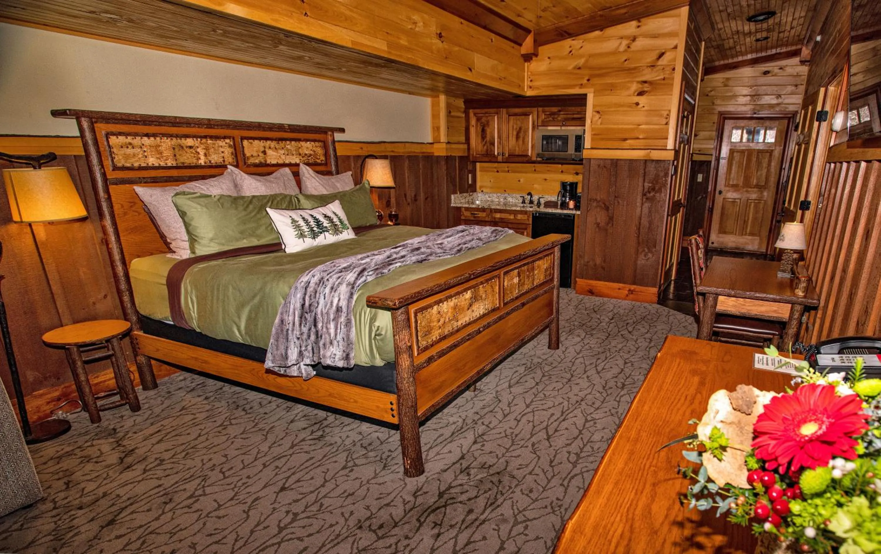 Bedroom, Bed in The Lodges at Cresthaven