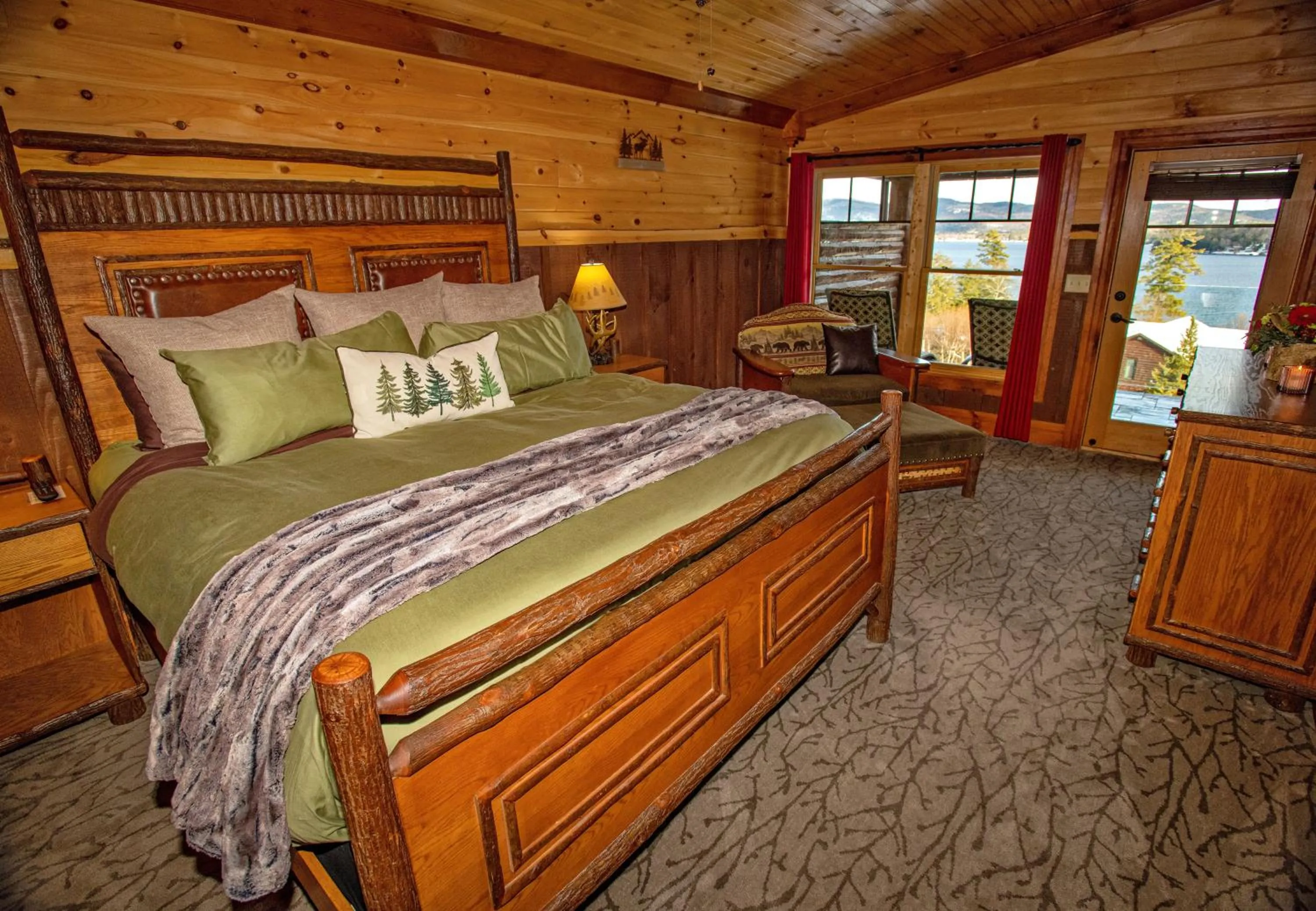 Bedroom, Bed in The Lodges at Cresthaven