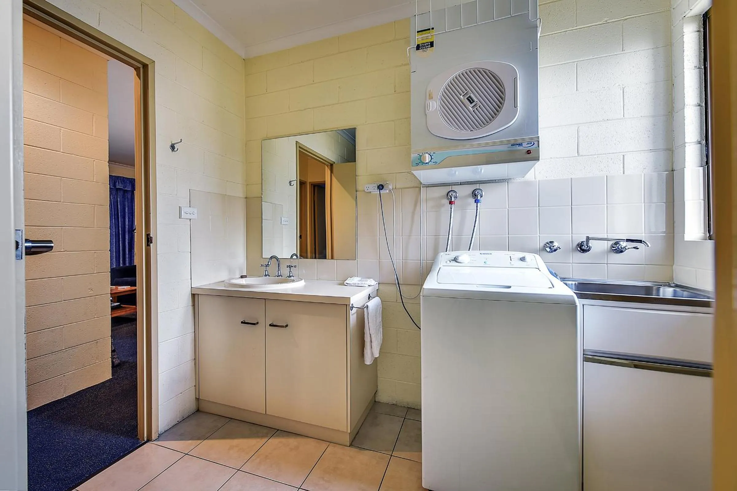 Bathroom in Allambi Holiday Apartments