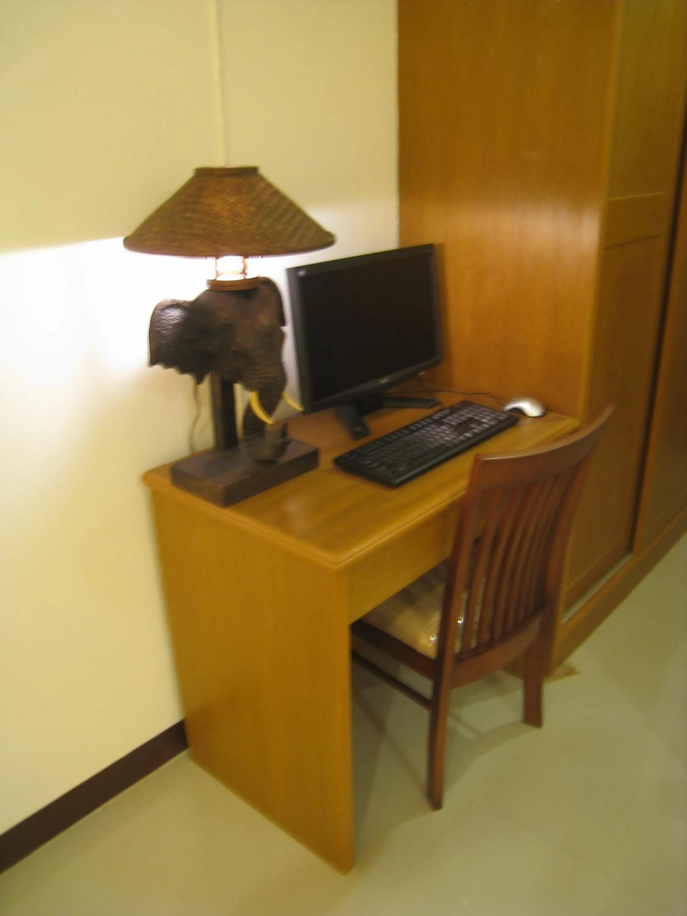 TV and multimedia in Rafael Hotel and Mansion Bangkok