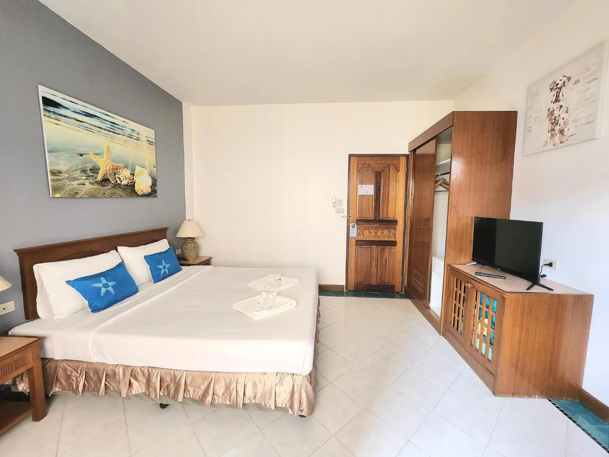 Bedroom, Bed in Sea Front Home Hotel - Patong Beach