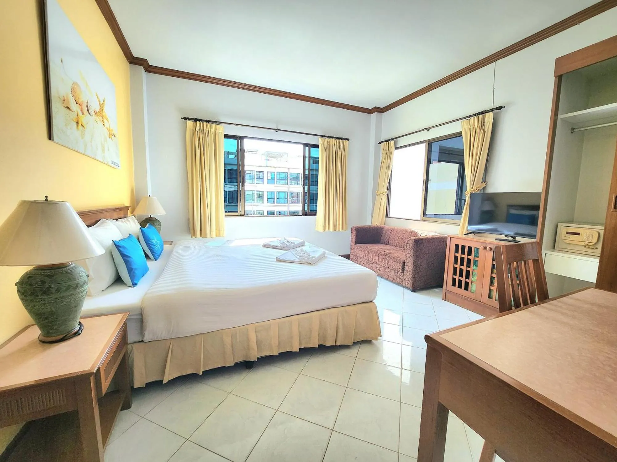 Bedroom, Bed in Sea Front Home Hotel - Patong Beach