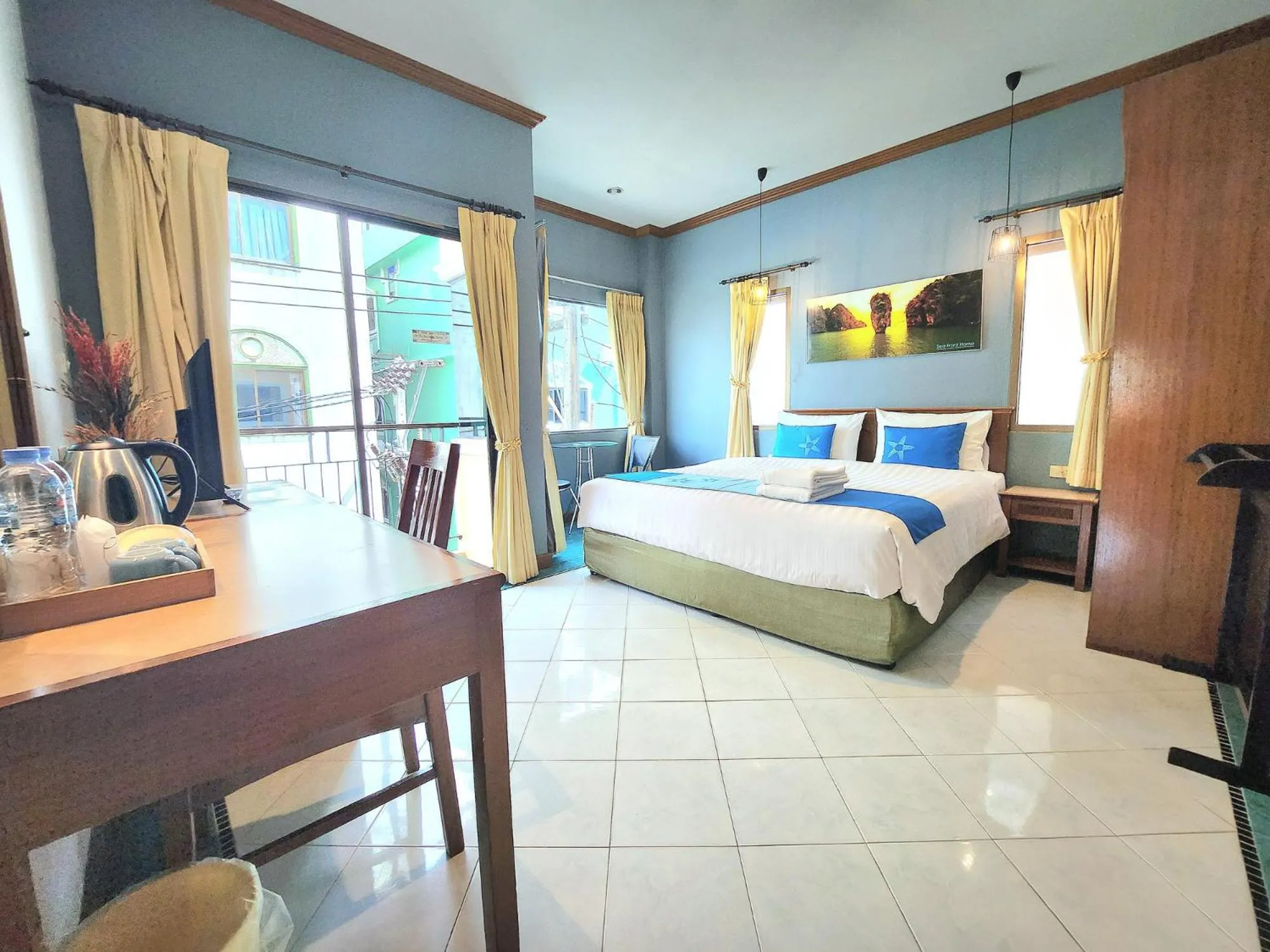 Bedroom, Bed in Sea Front Home Hotel - Patong Beach