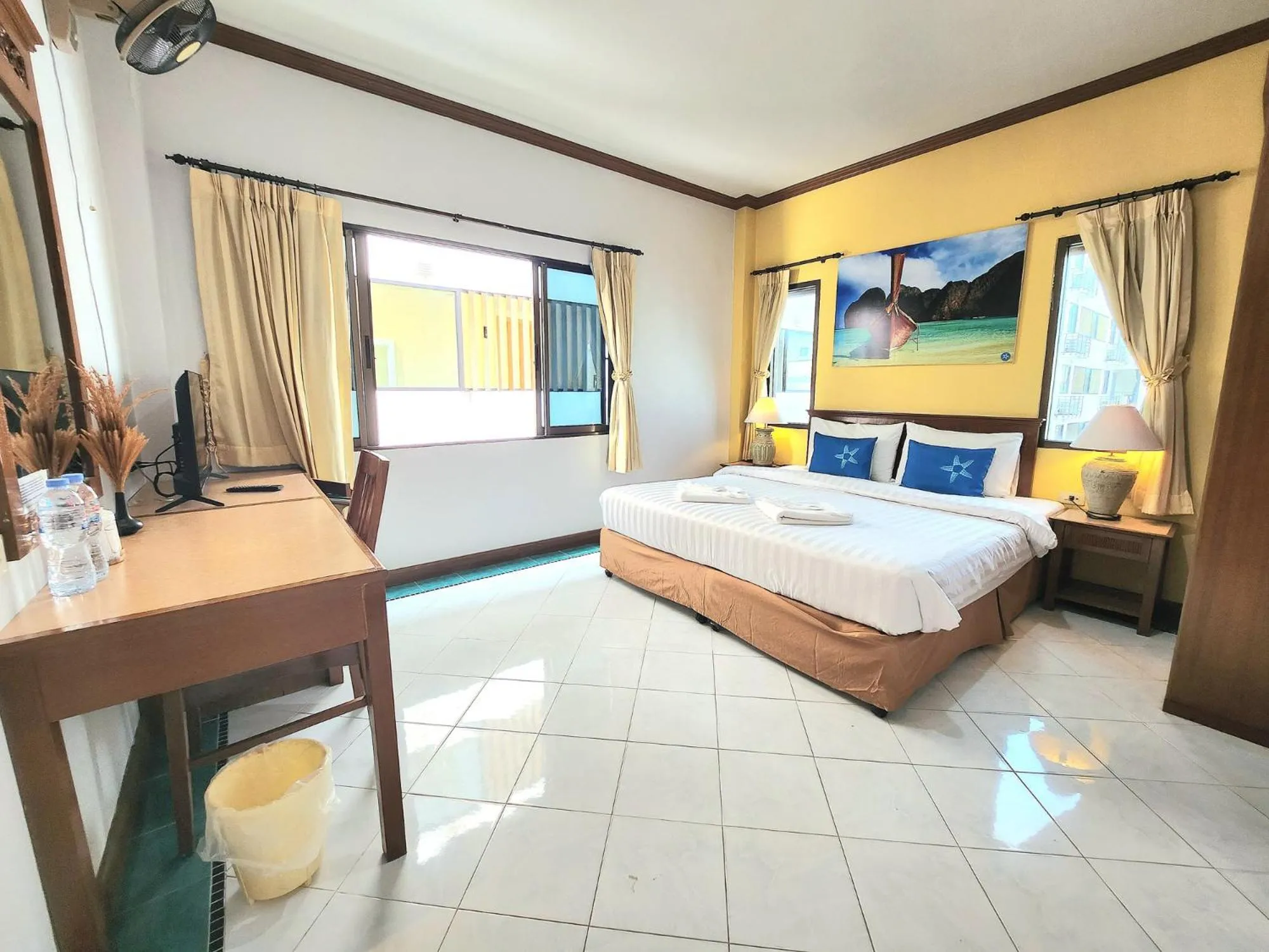 Bedroom, Bed in Sea Front Home Hotel - Patong Beach