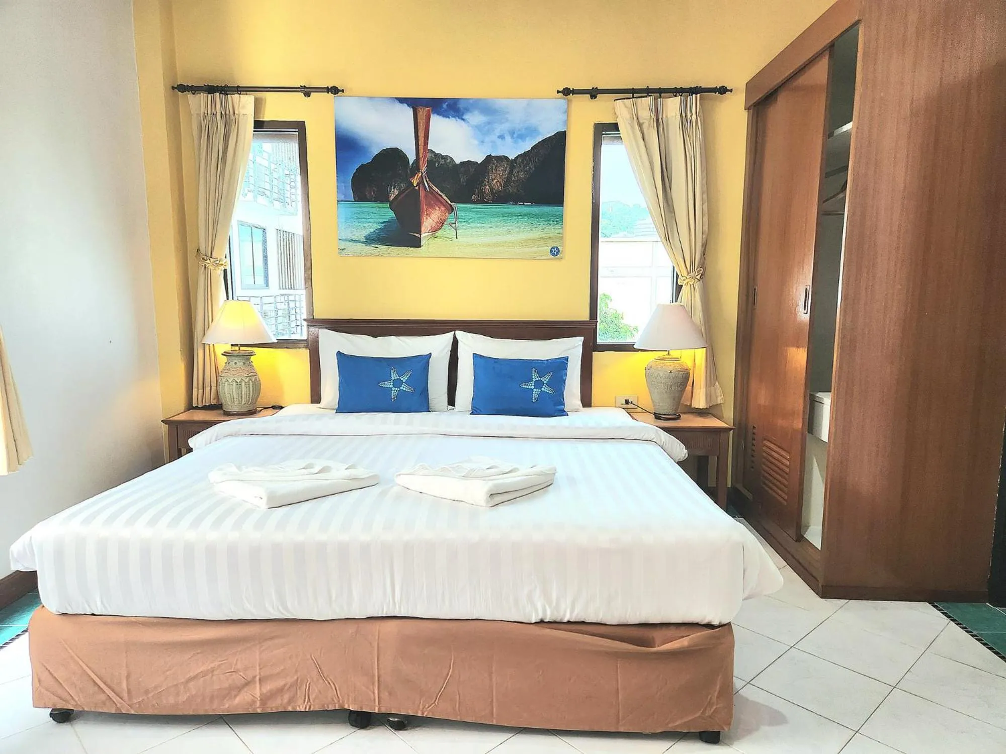 Bedroom, Bed in Sea Front Home Hotel - Patong Beach