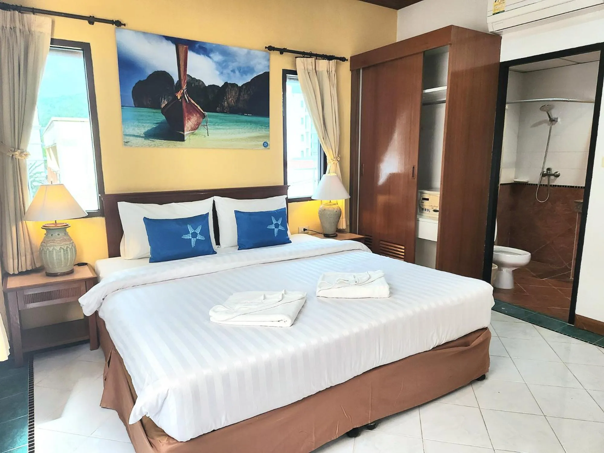 Bedroom, Bed in Sea Front Home Hotel - Patong Beach