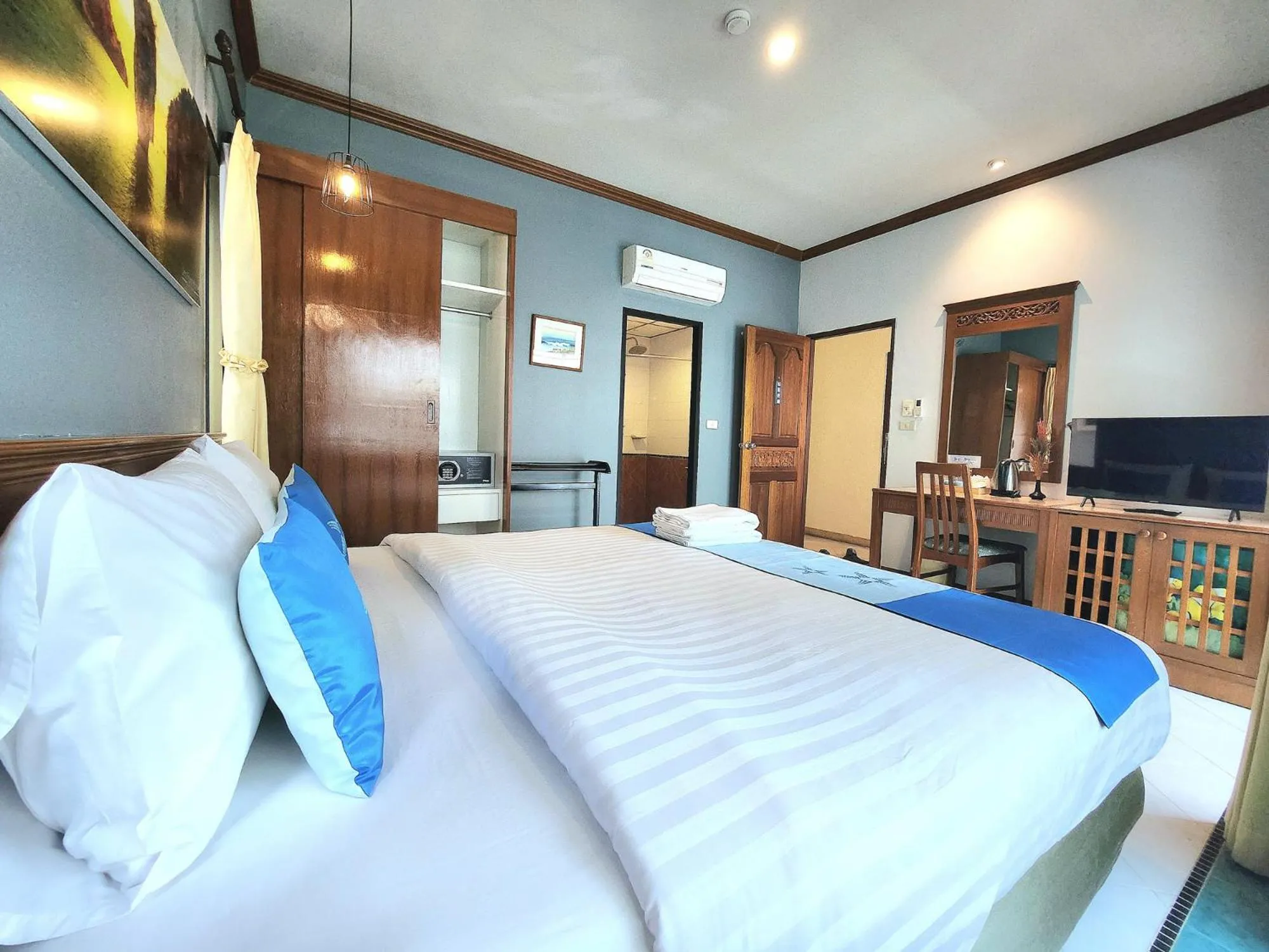 Bedroom, Bed in Sea Front Home Hotel - Patong Beach
