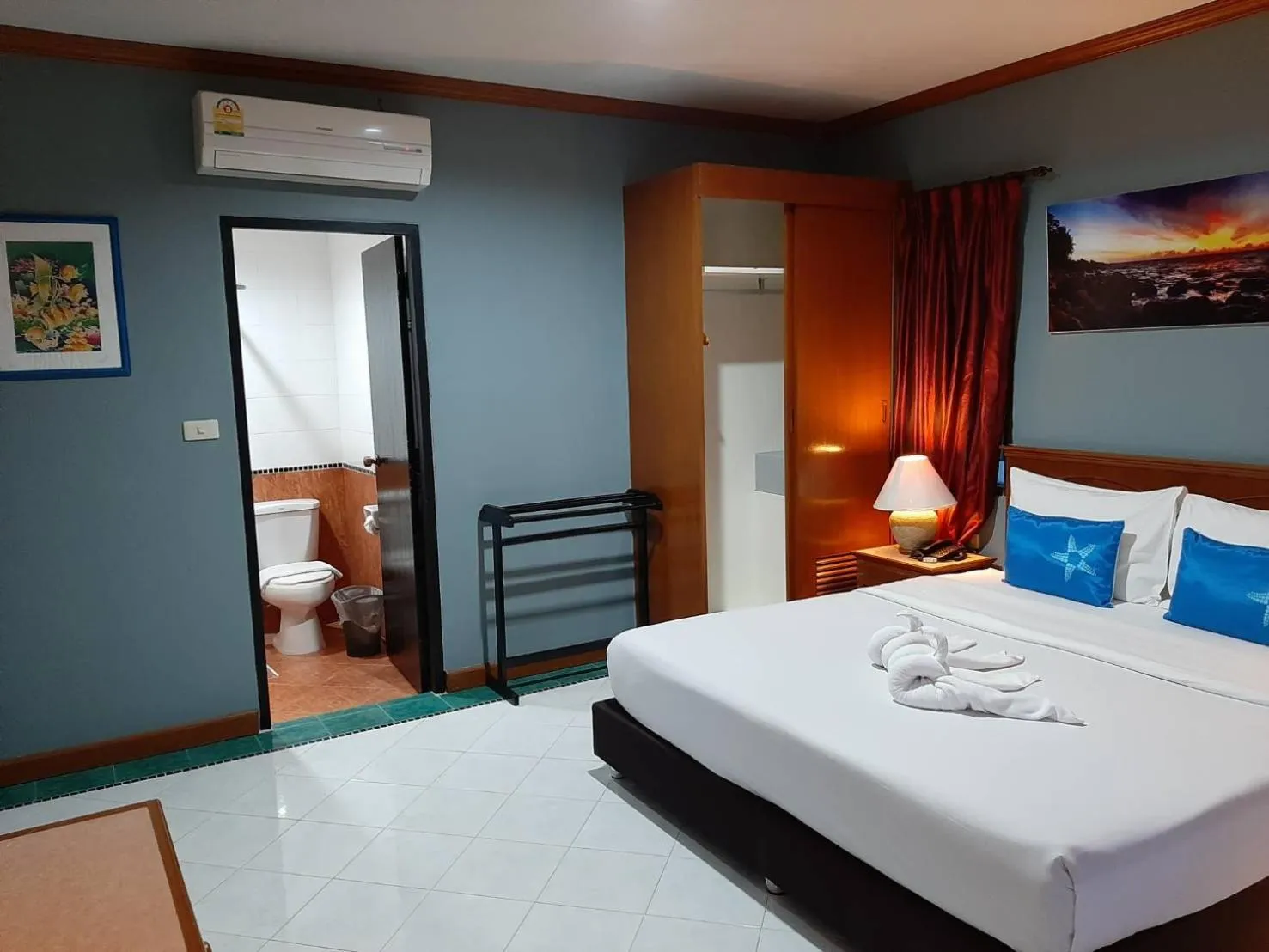 Bed in Sea Front Home Hotel - Patong Beach