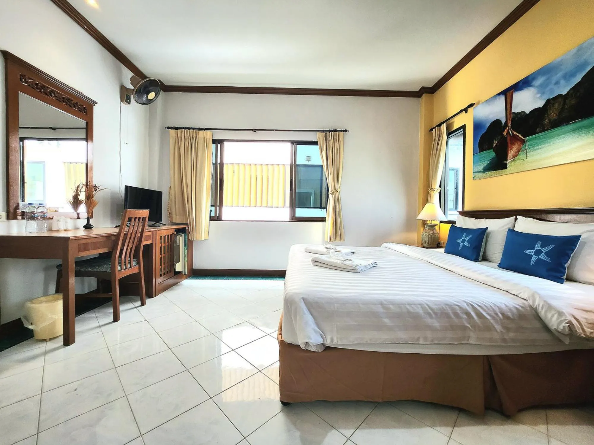 Bedroom, Bed in Sea Front Home Hotel - Patong Beach