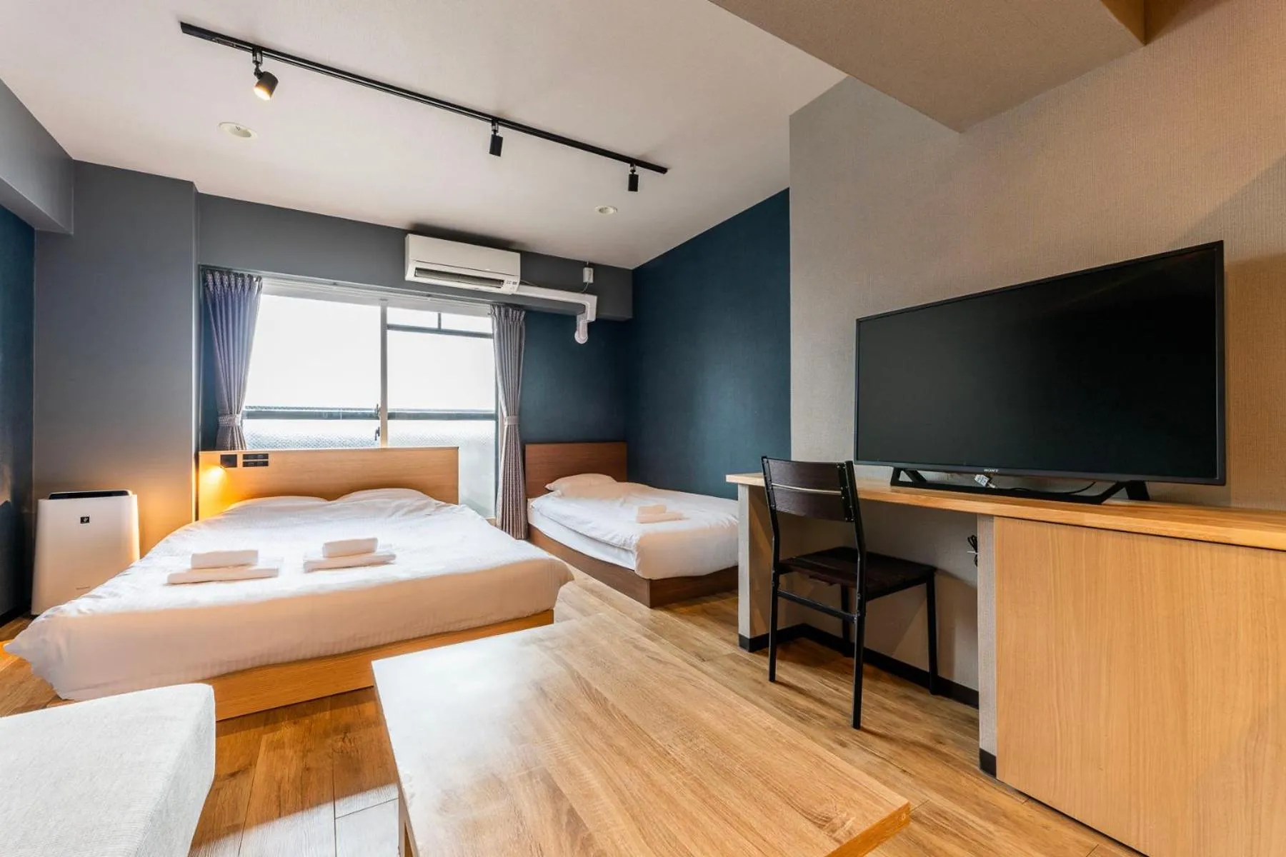 Communal lounge/ TV room, Bed in e-stay namba