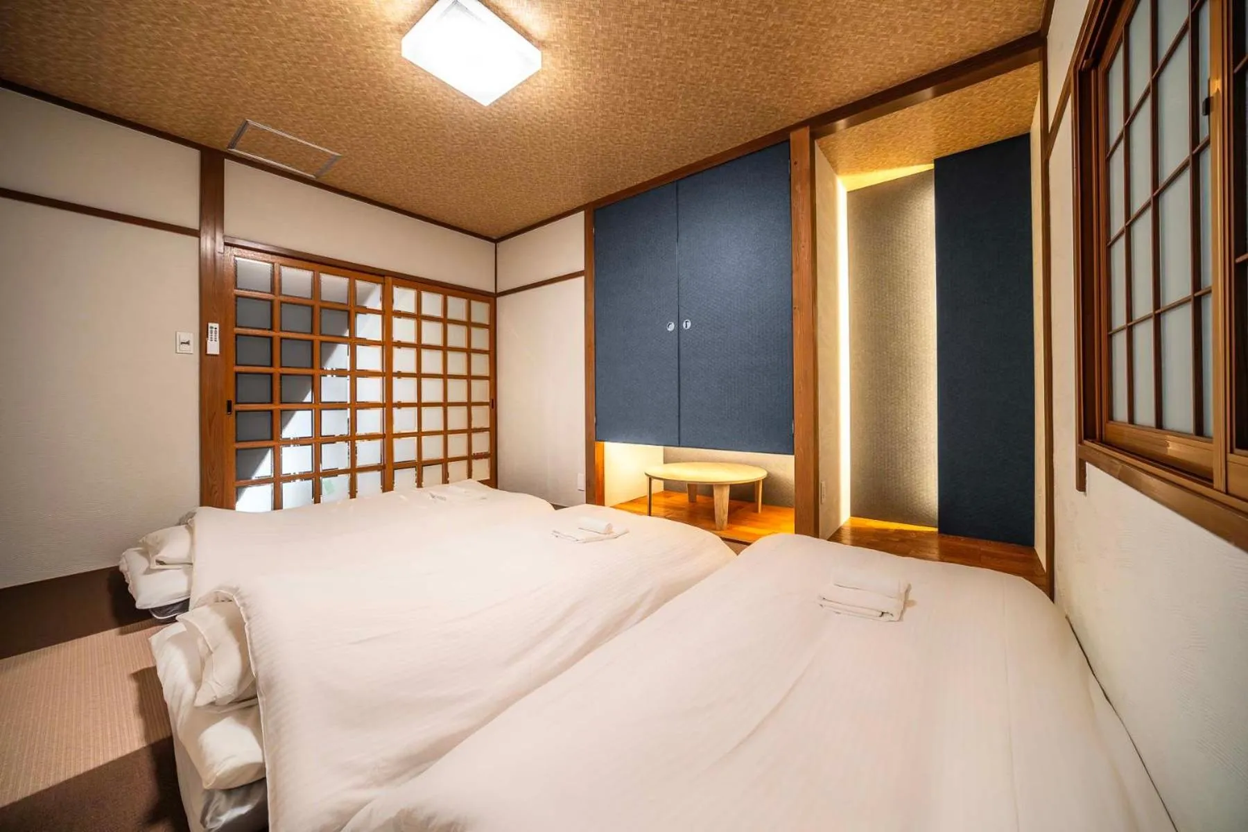 Bed in e-stay namba
