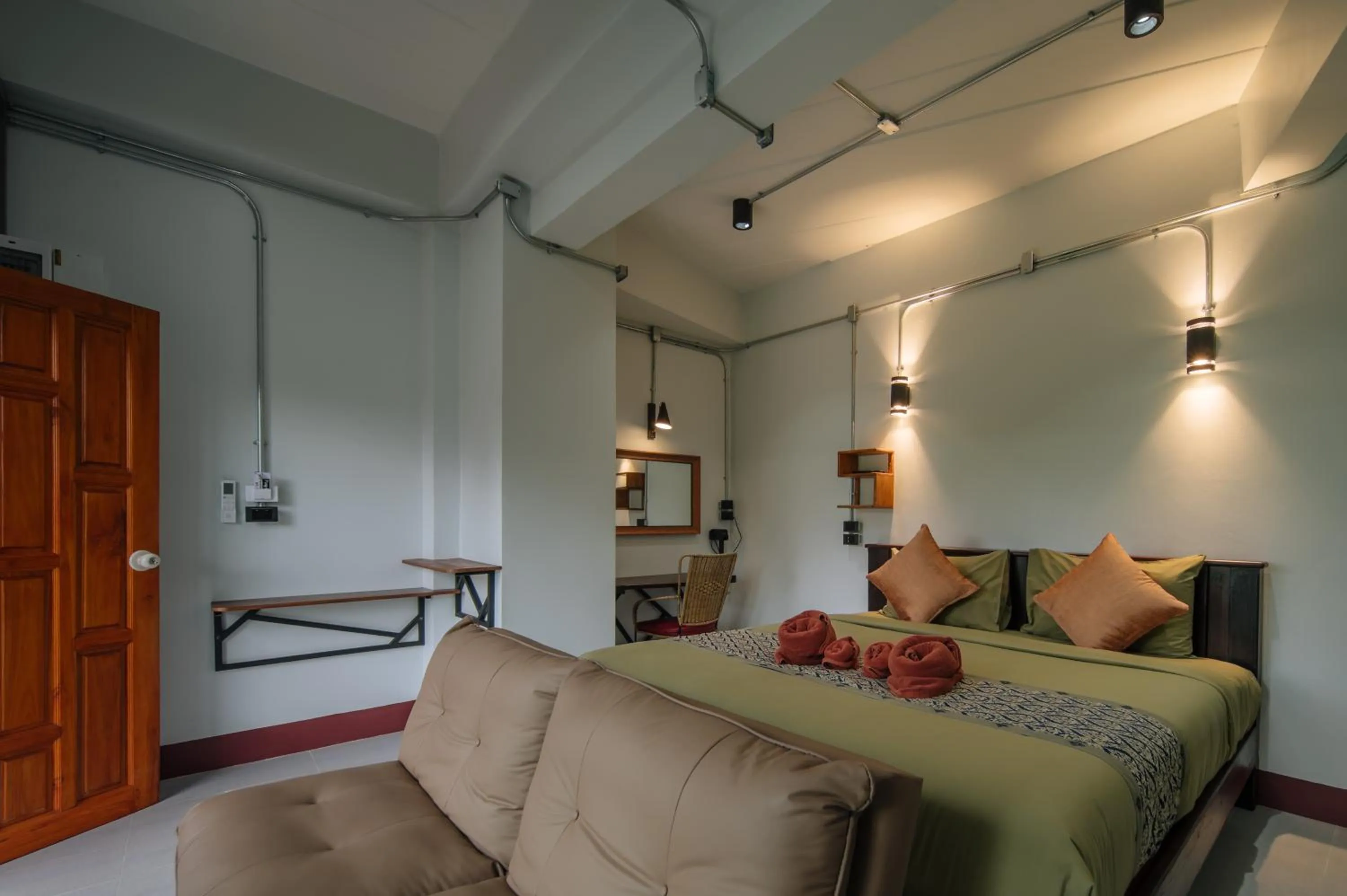 Photo of the whole room, Bed in Pongphen Guesthouse - SHA Plus Certified