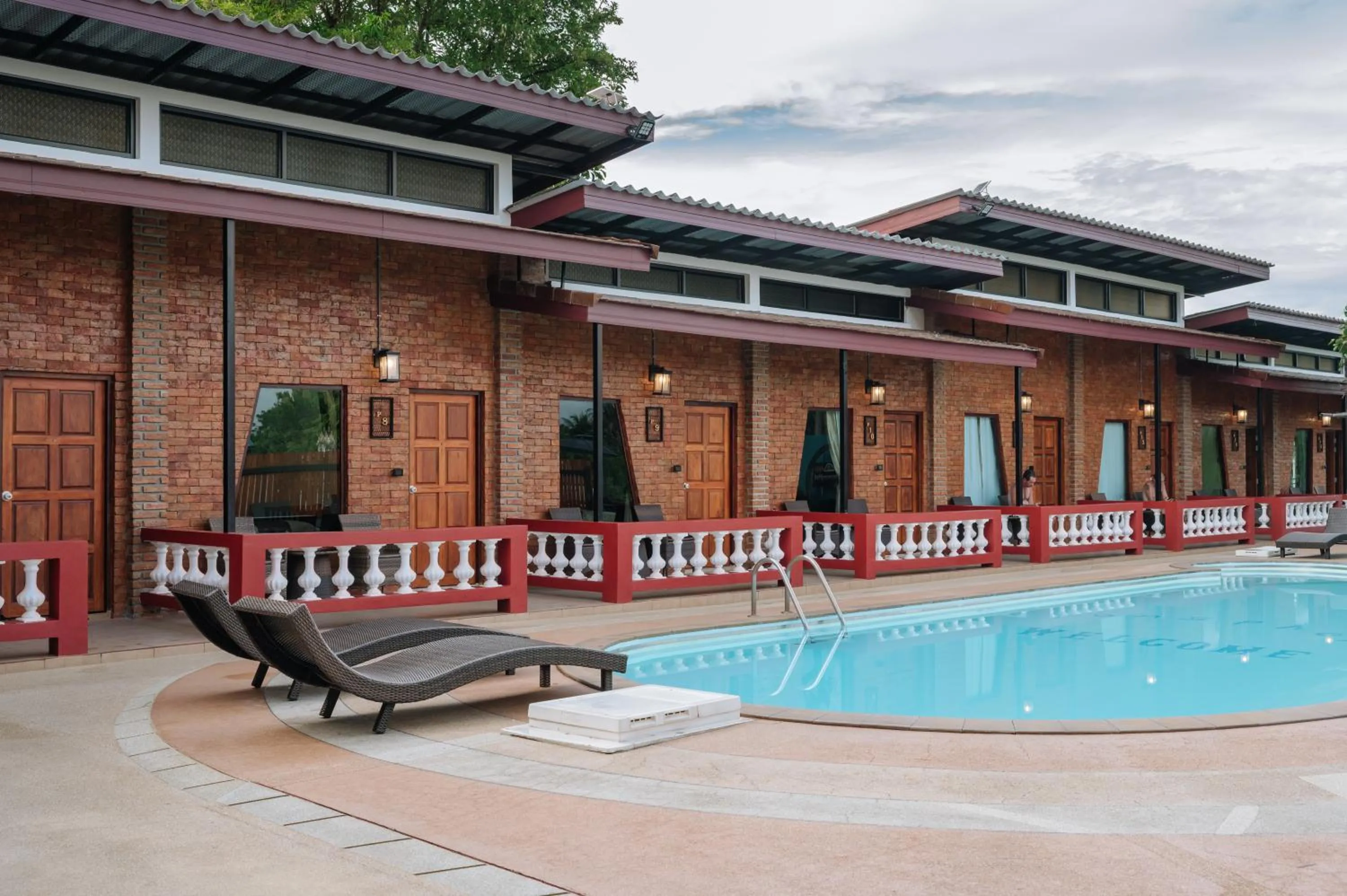 Property building in Pongphen Guesthouse - SHA Plus Certified