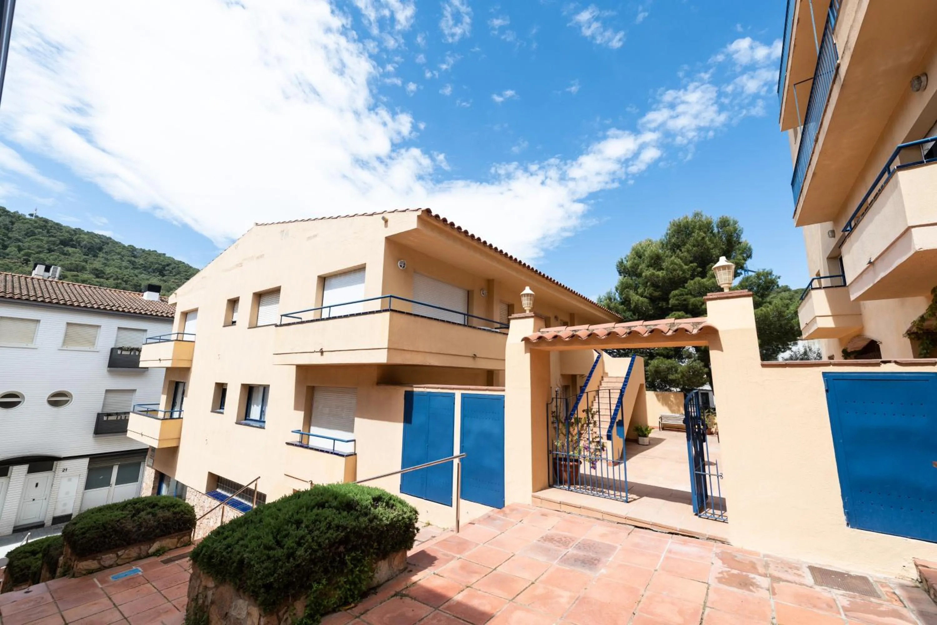 Property building in Apartamentos Marblau