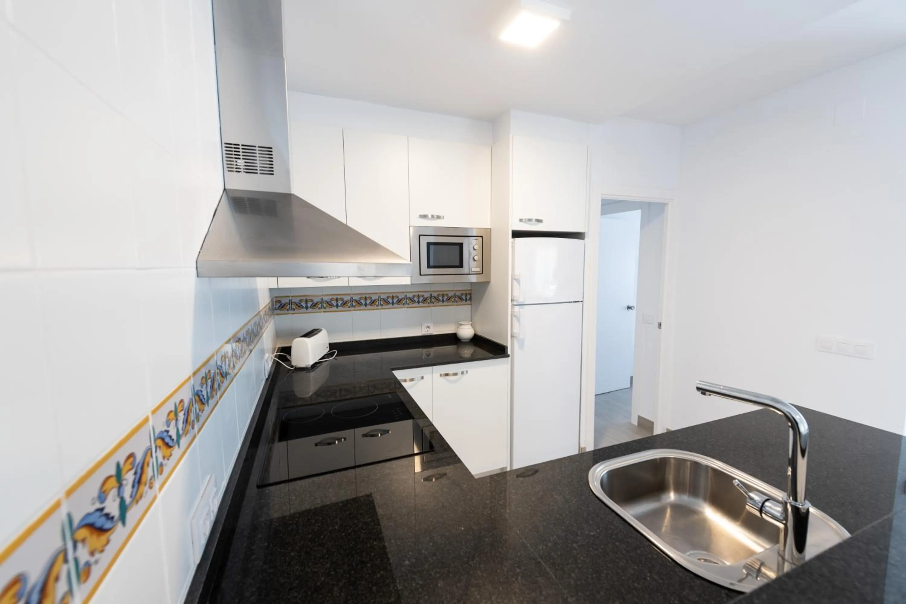 Kitchen or kitchenette in Apartamentos Marblau