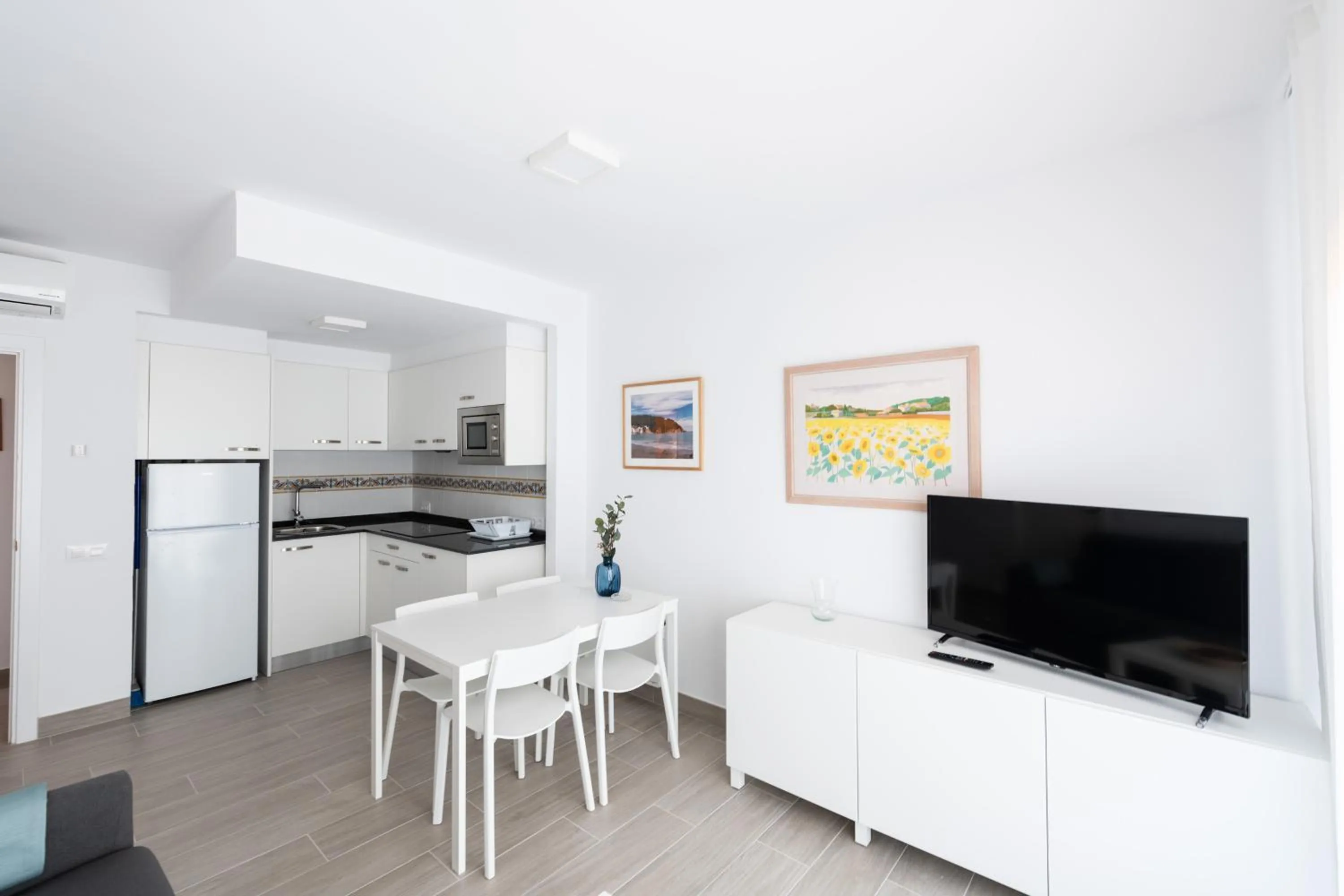 Dining area in Apartamentos Marblau