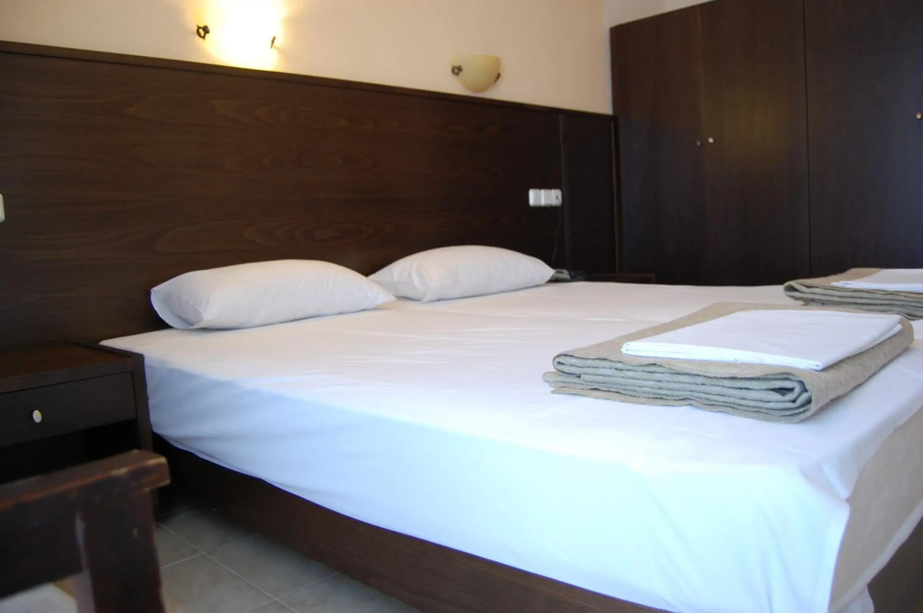 Double Room with Garden View in Hotel Achillion Double Room with Garden View in Hotel Achillion