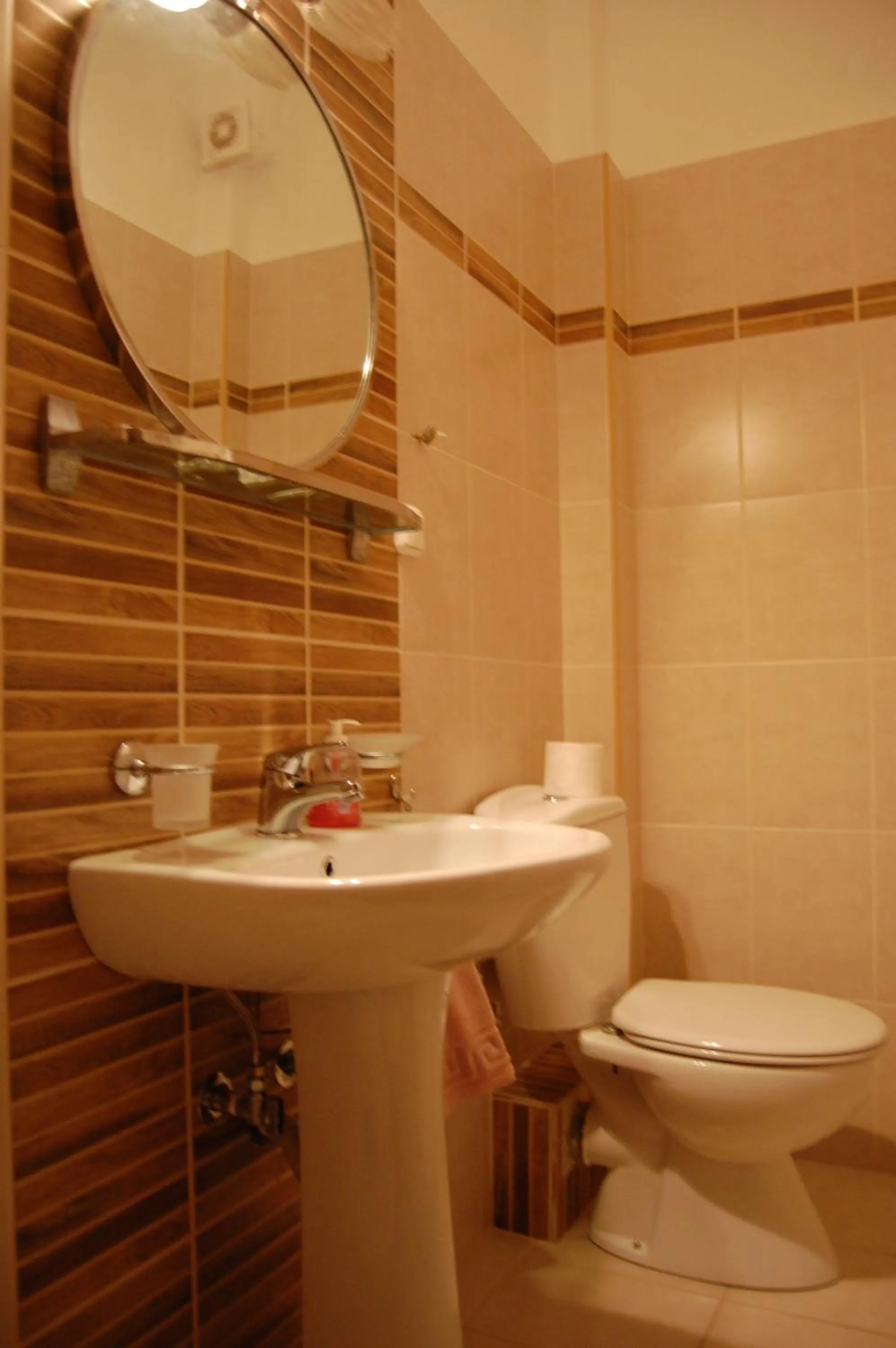 Bathroom in Hotel Achillion