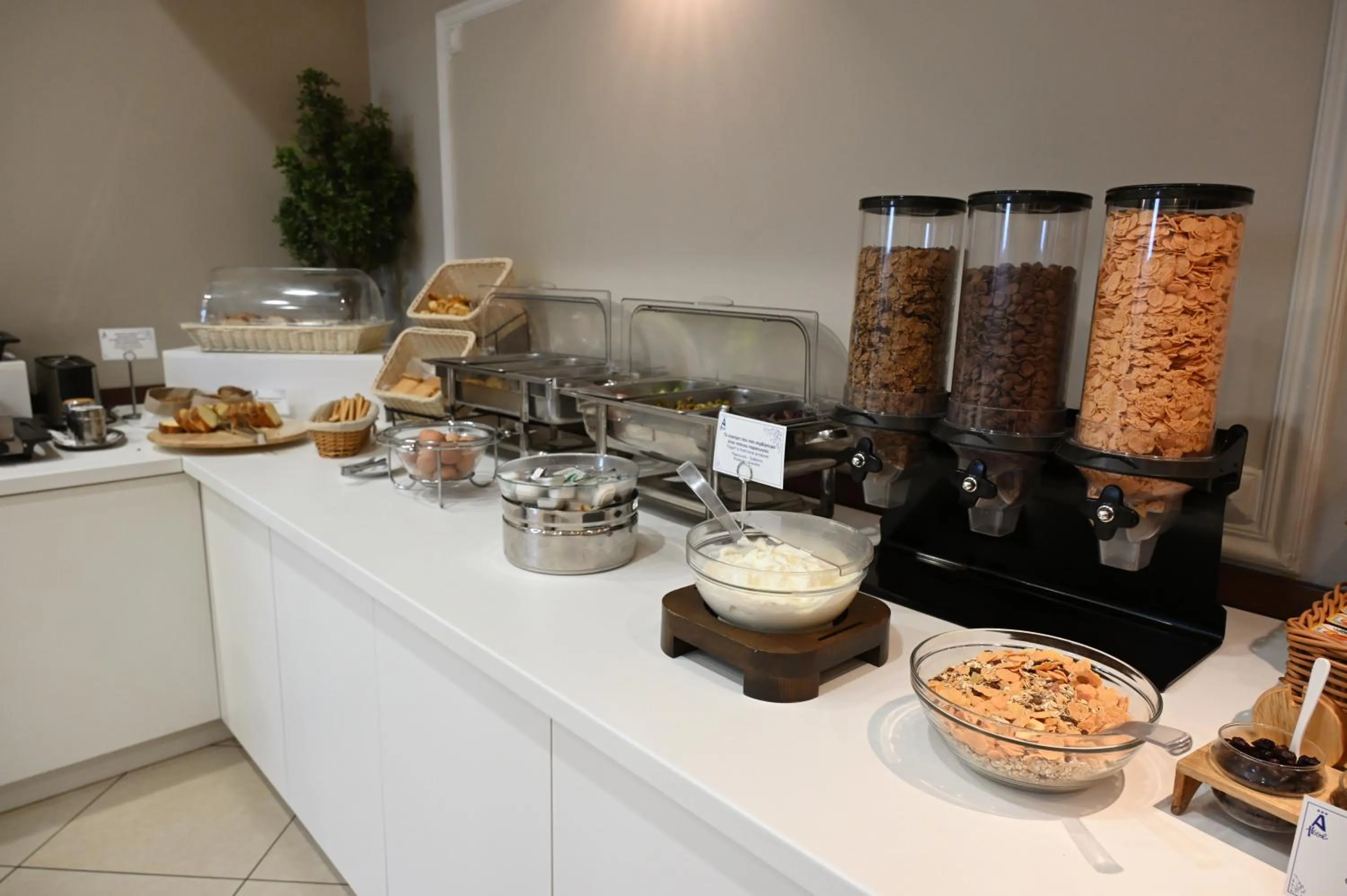 Coffee/tea facilities in Hotel Achillion