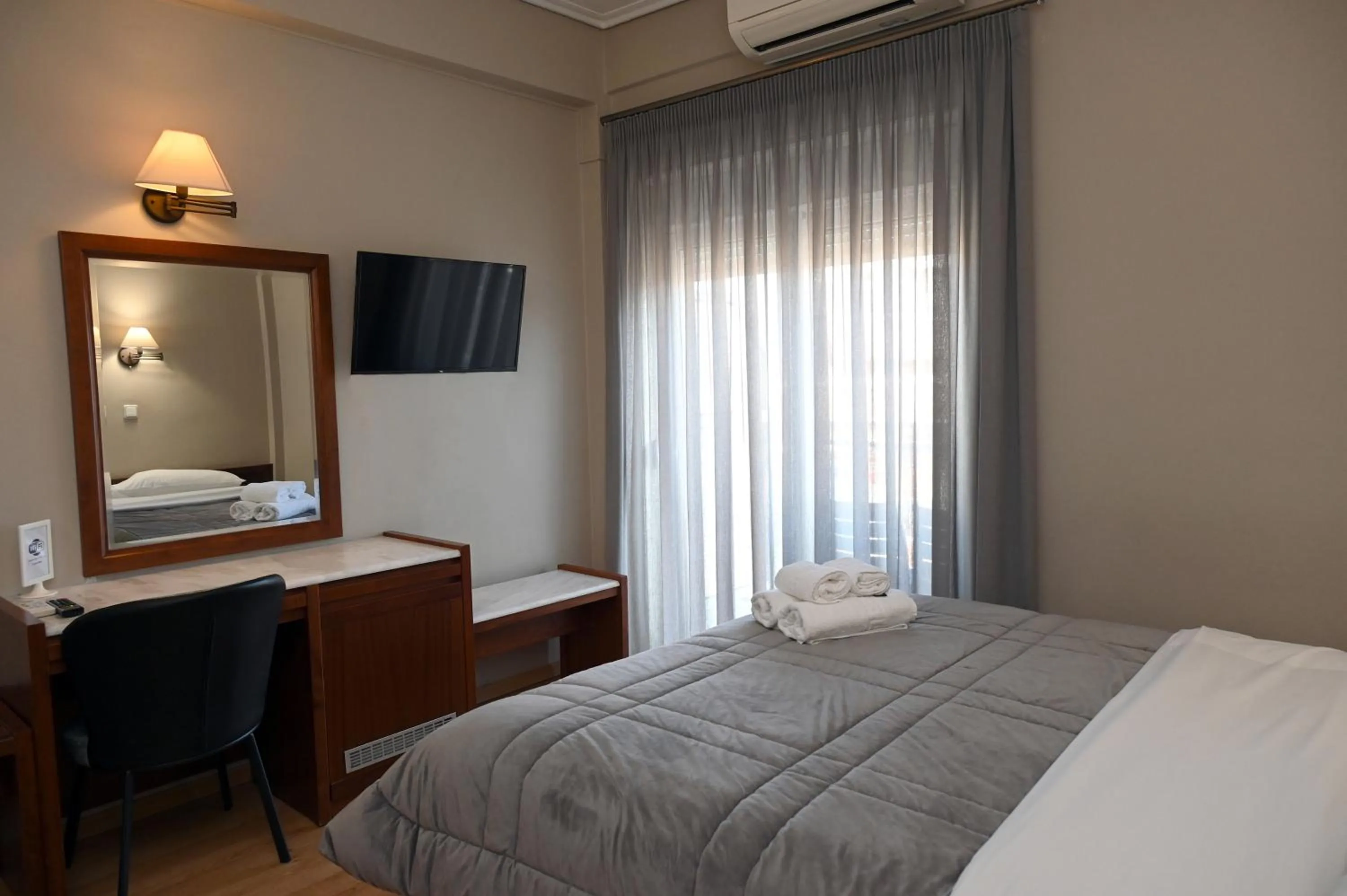 Bedroom, Bed in Hotel Achillion