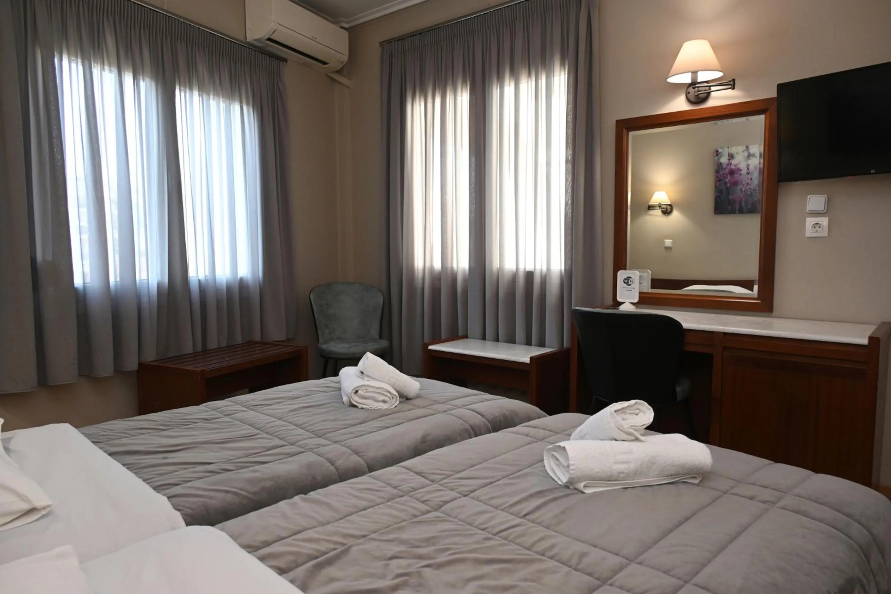 Bedroom, Bed in Hotel Achillion