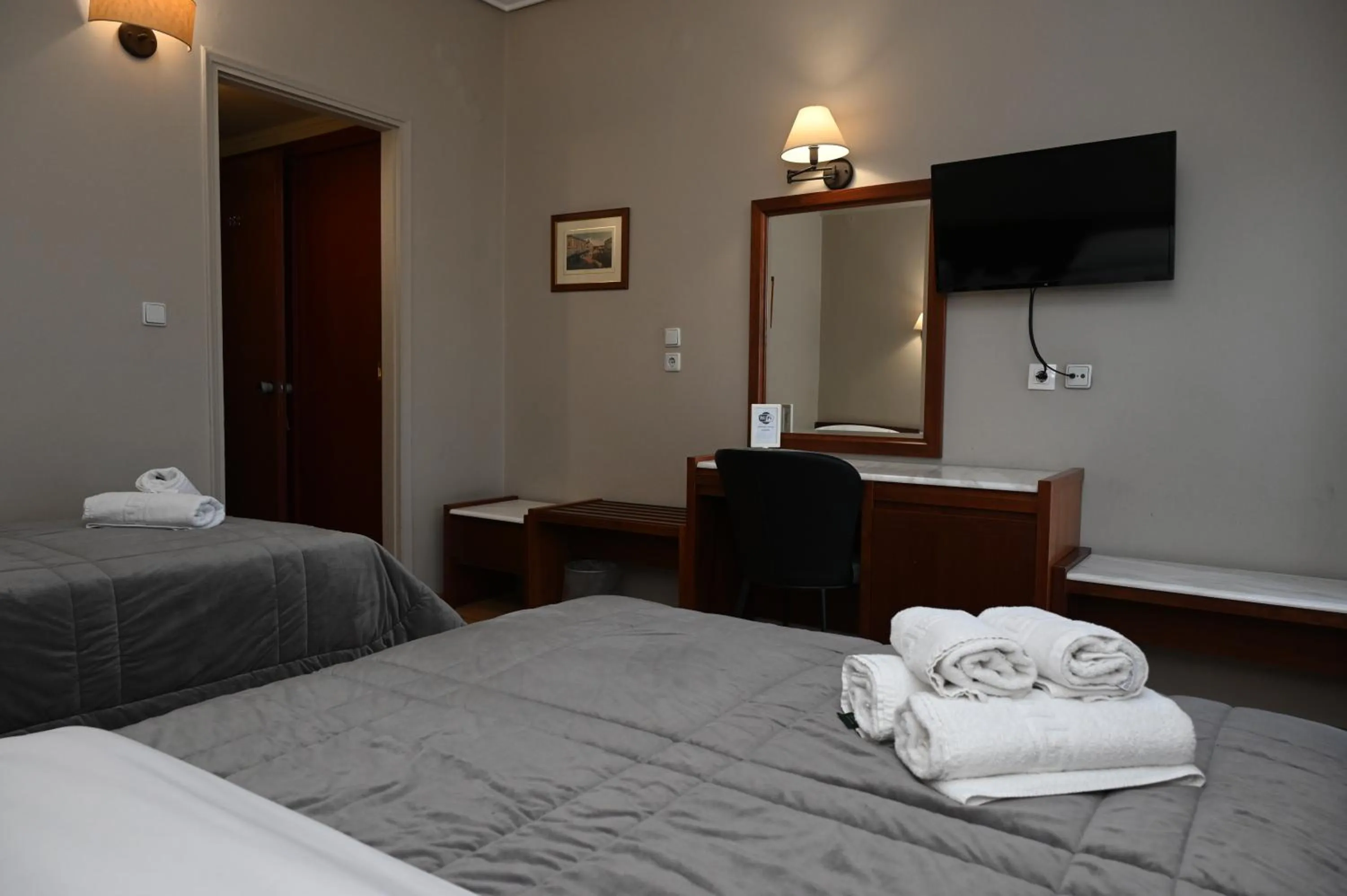 Photo of the whole room, Bed in Hotel Achillion