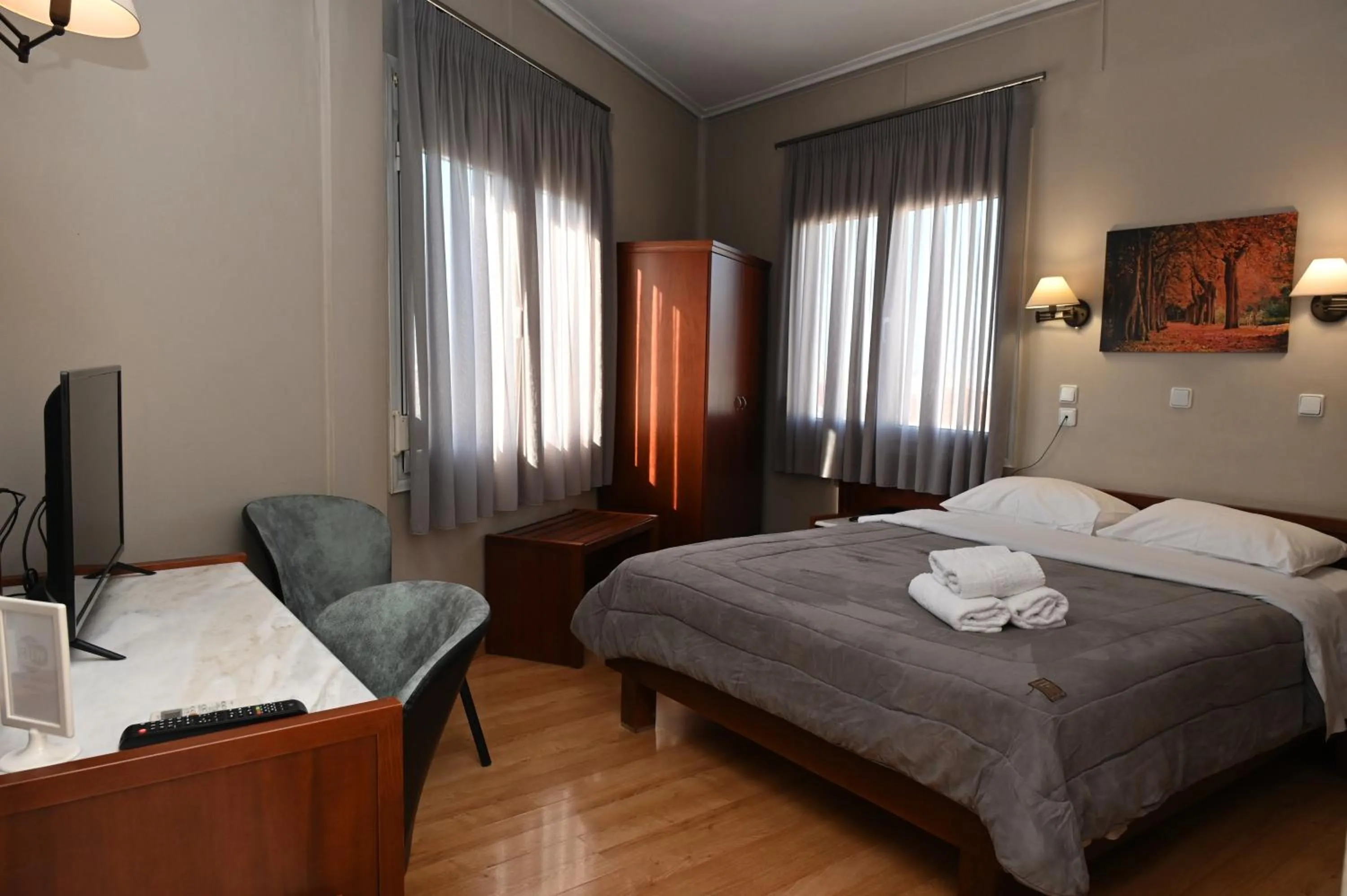 Photo of the whole room, Bed in Hotel Achillion