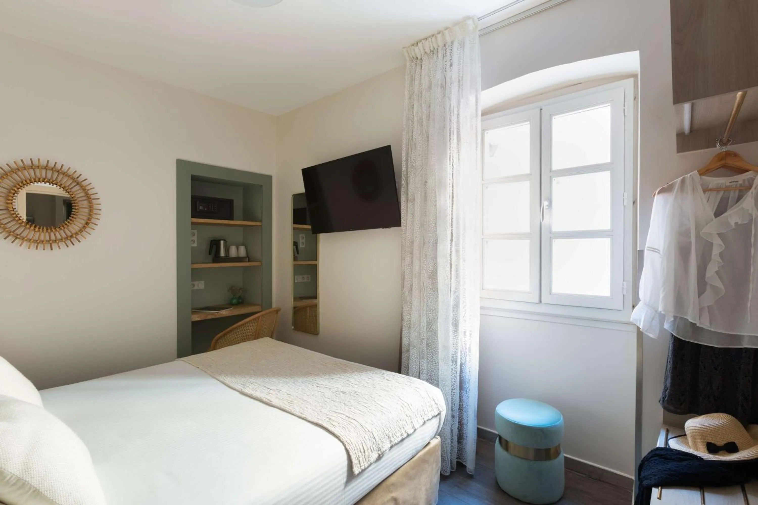 Bedroom, Bed in Best Western Hotel du Roy d'Aragon