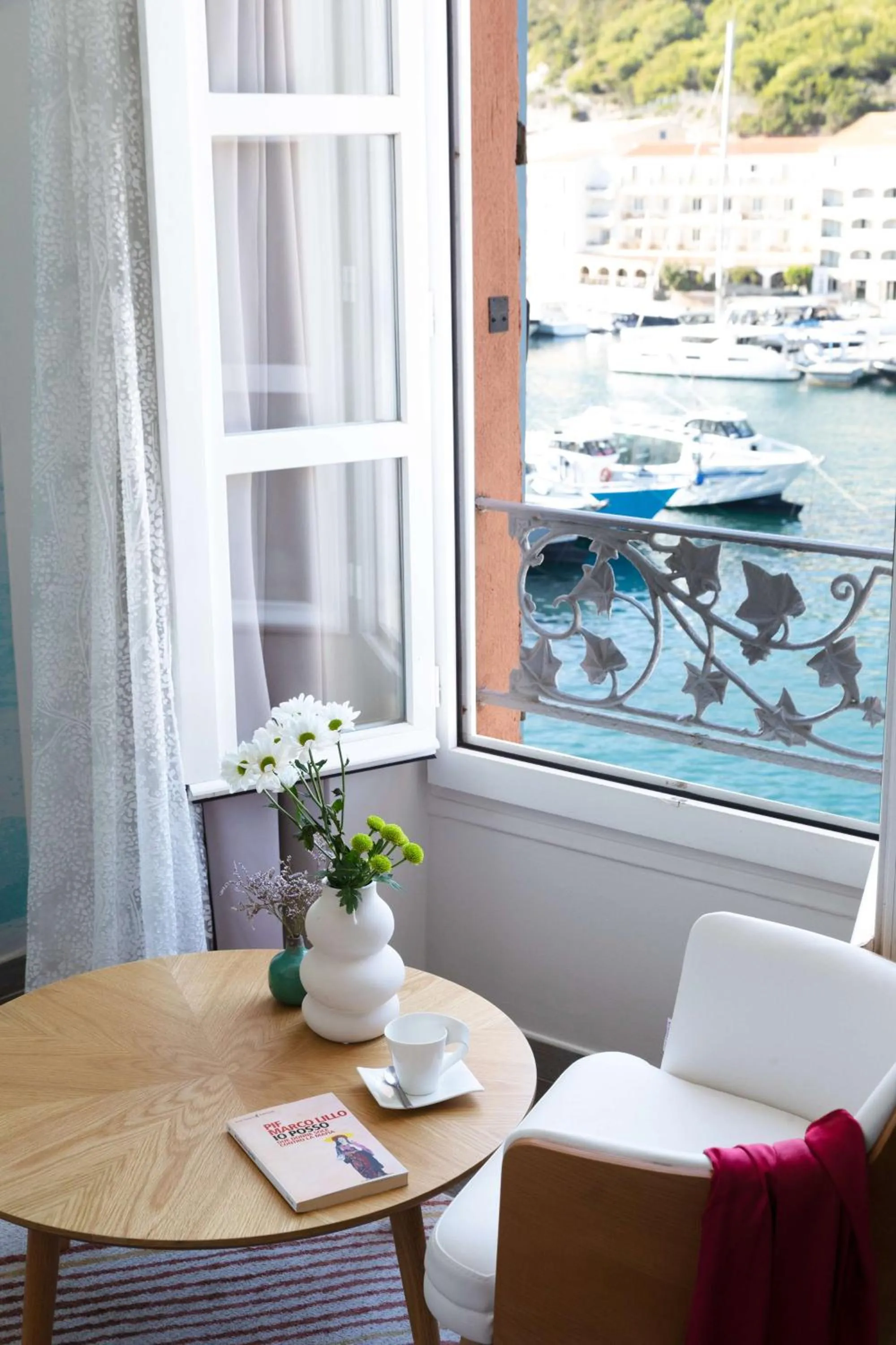 Bedroom in Best Western Hotel du Roy d'Aragon