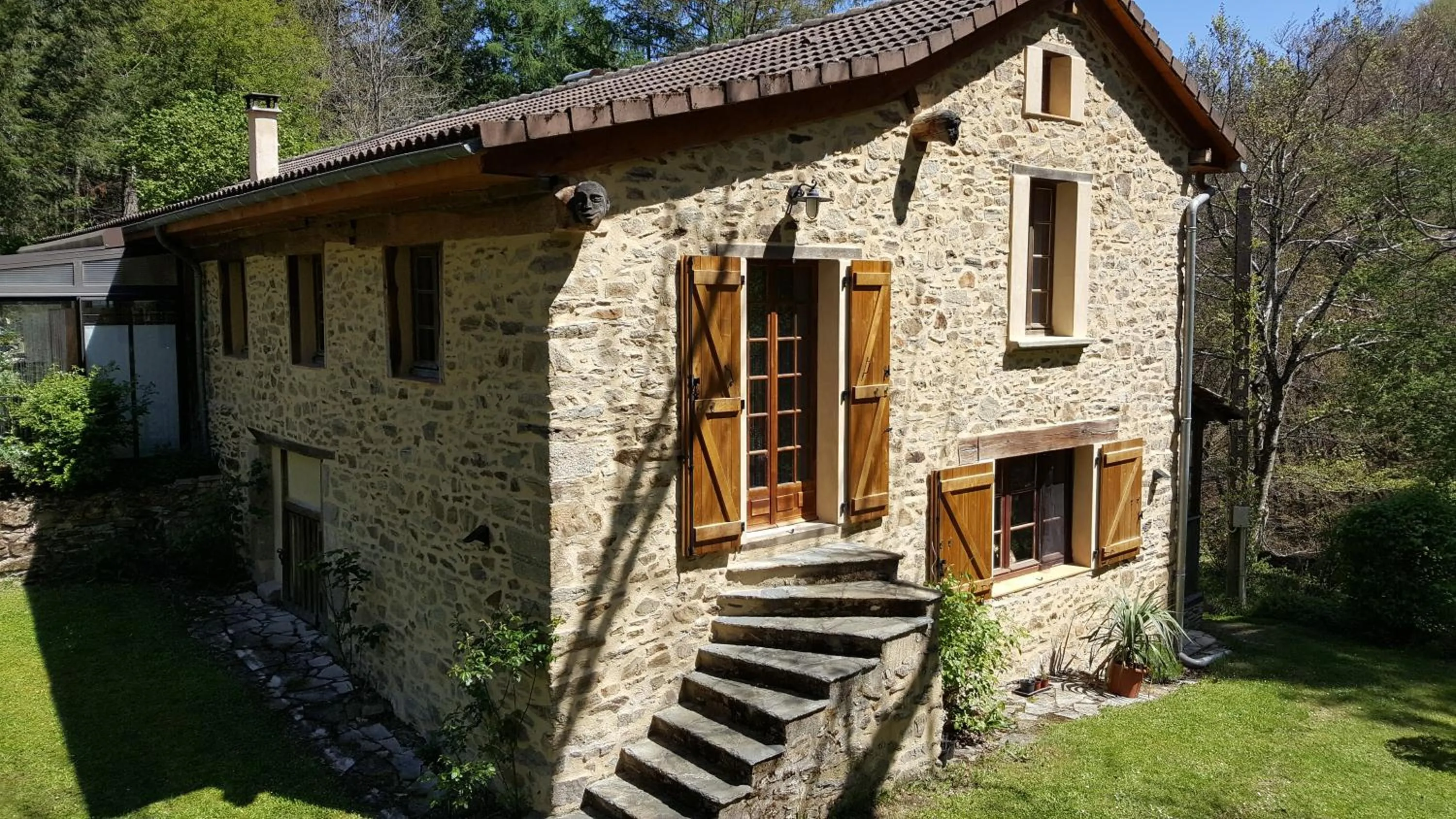 Property building in Moulin Lou Apmay