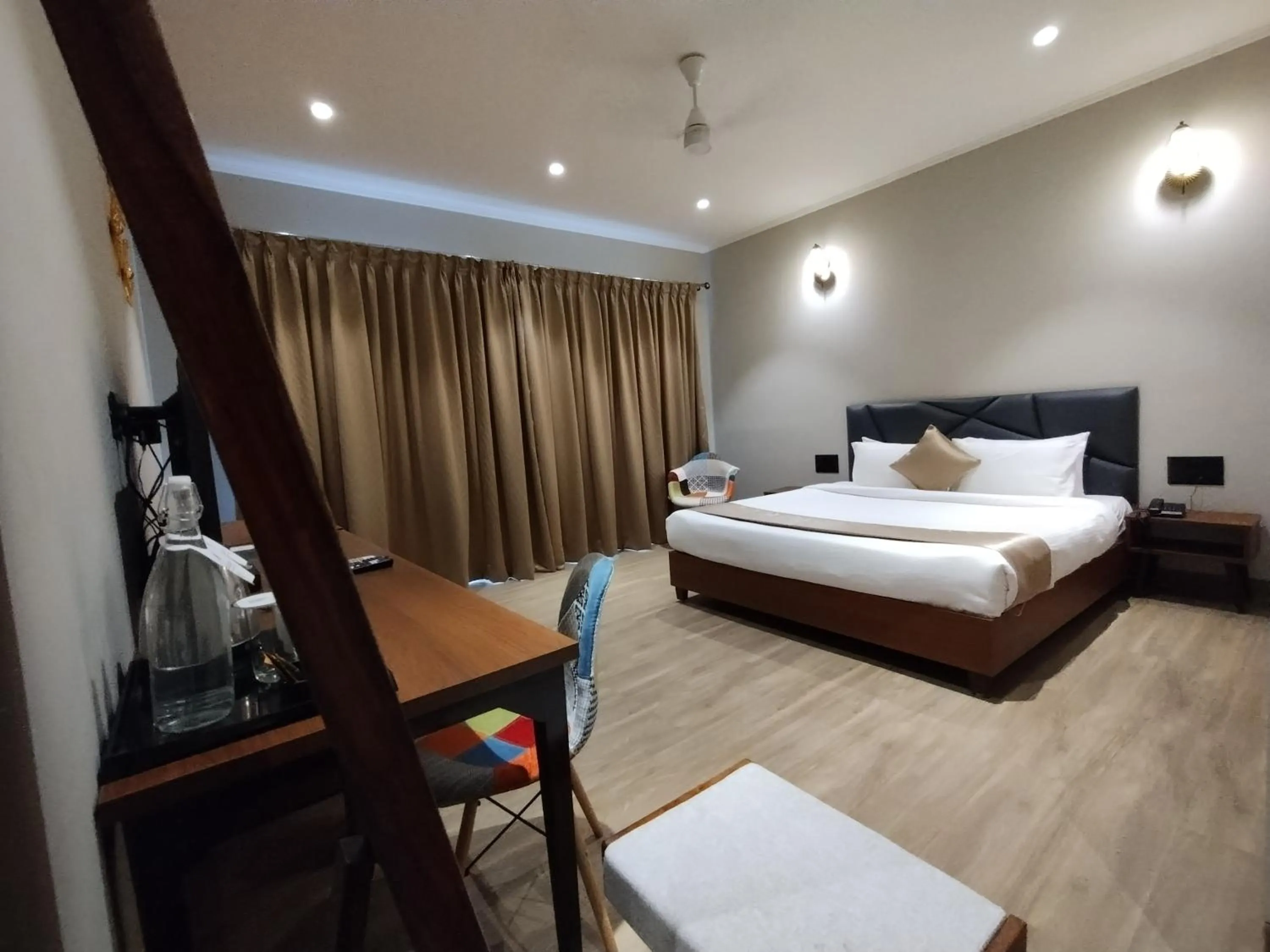 Bedroom, Bed in Stone Wood Resort, Mandrem