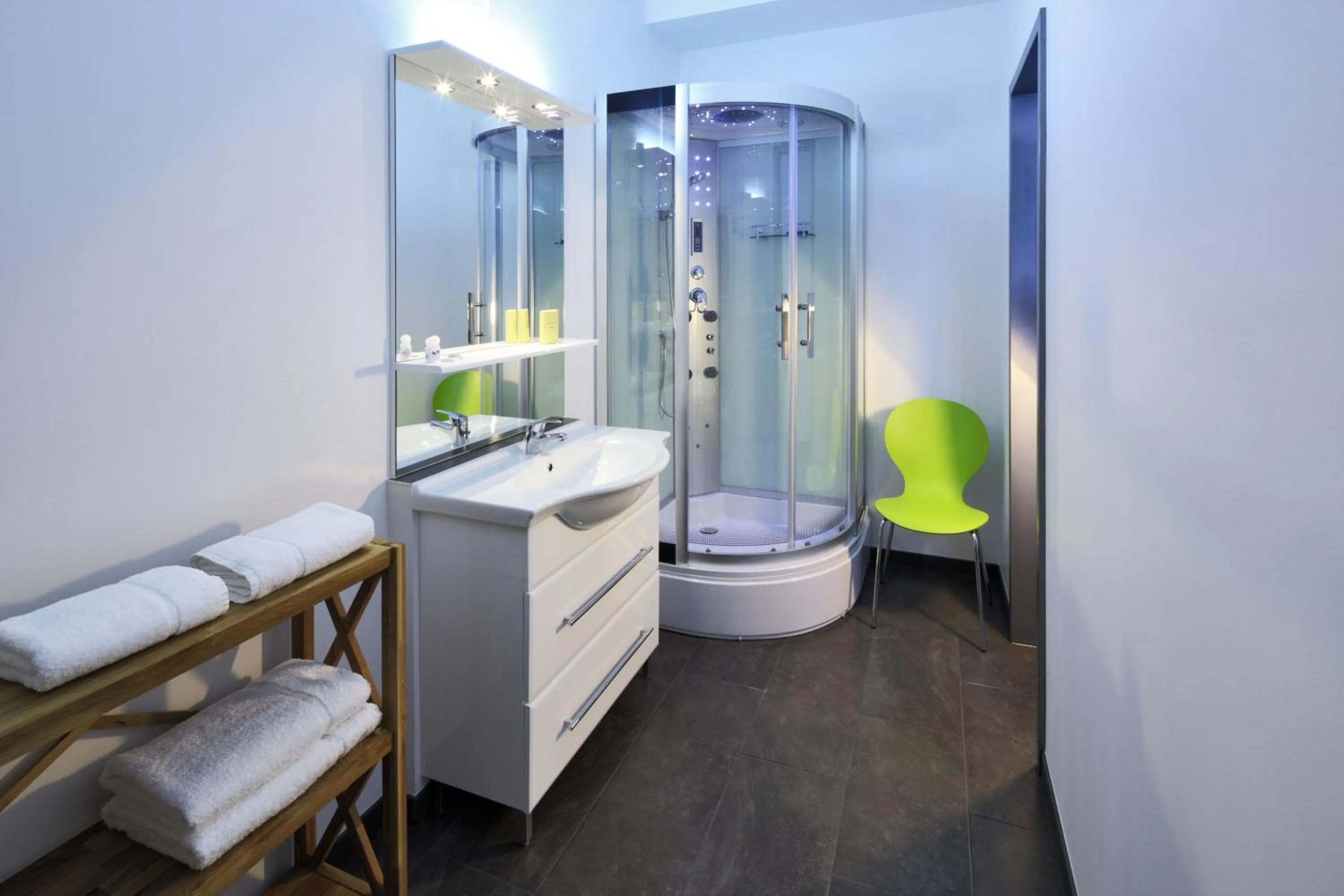 Shower in Petul Apart Hotel Am Ruhrbogen